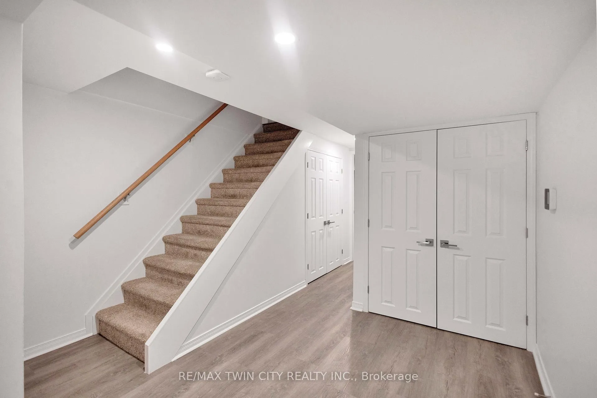 Photo 33 of 21 Riva Ridge, Brantford — HOMEH
