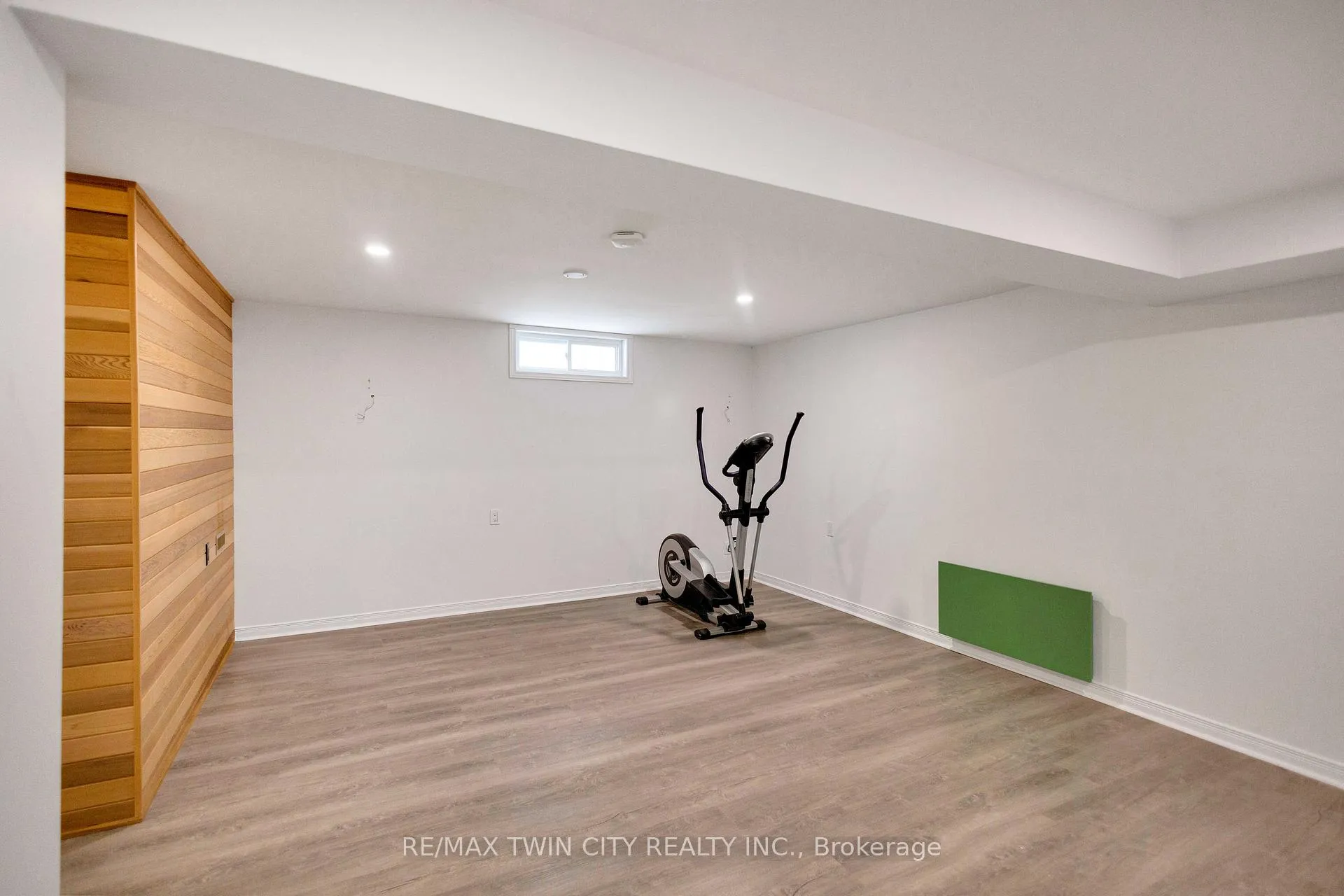 Photo 34 of 21 Riva Ridge, Brantford — HOMEH
