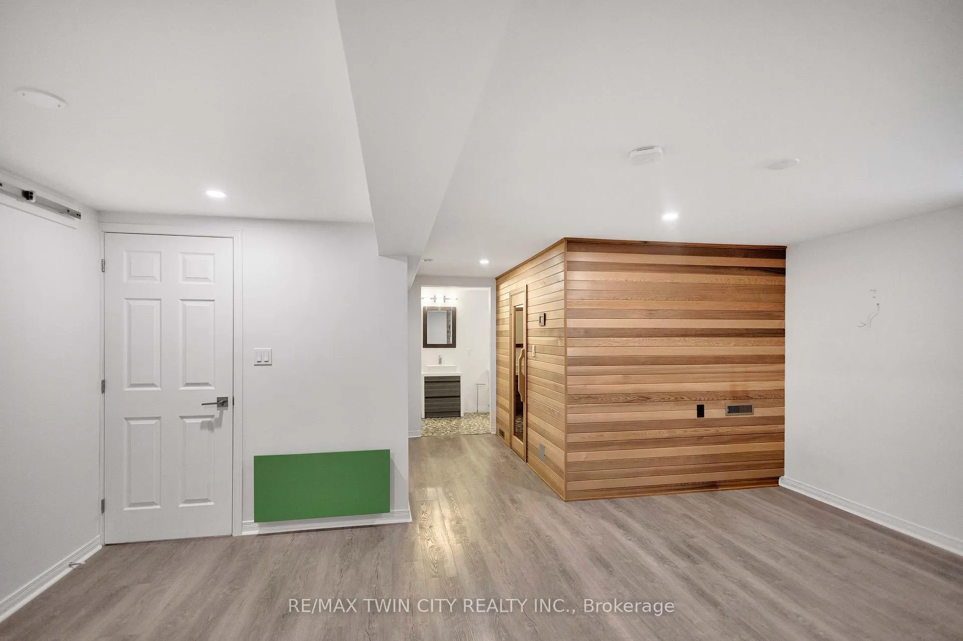 Photo 35 of 21 Riva Ridge, Brantford — HOMEH