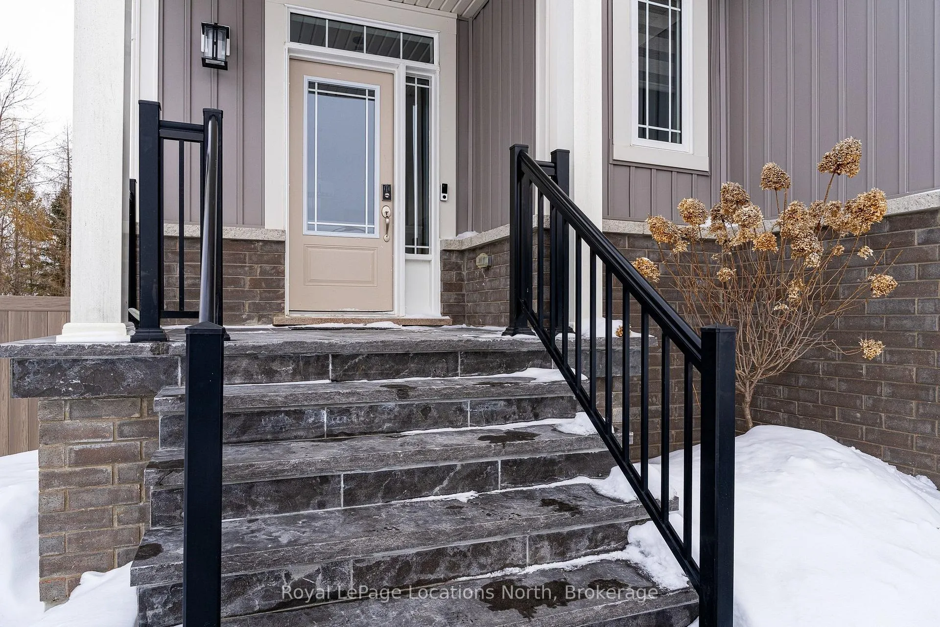Photo 2 of 31 Emerald Street, Wasaga Beach — HOMEH