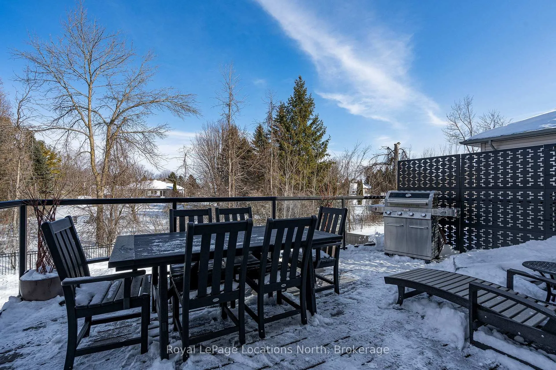 Photo 4 of 31 Emerald Street, Wasaga Beach — HOMEH