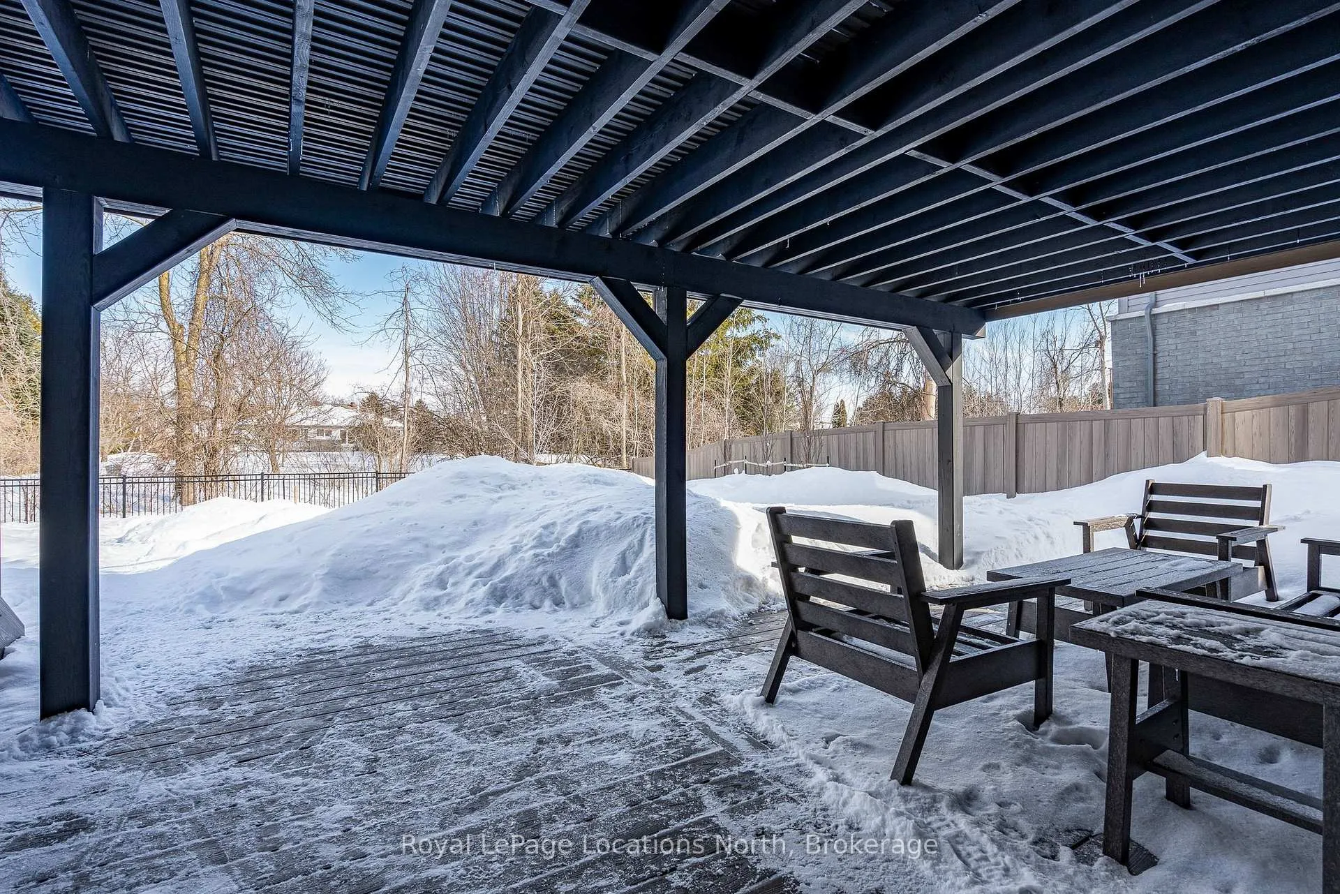 Photo 5 of 31 Emerald Street, Wasaga Beach — HOMEH