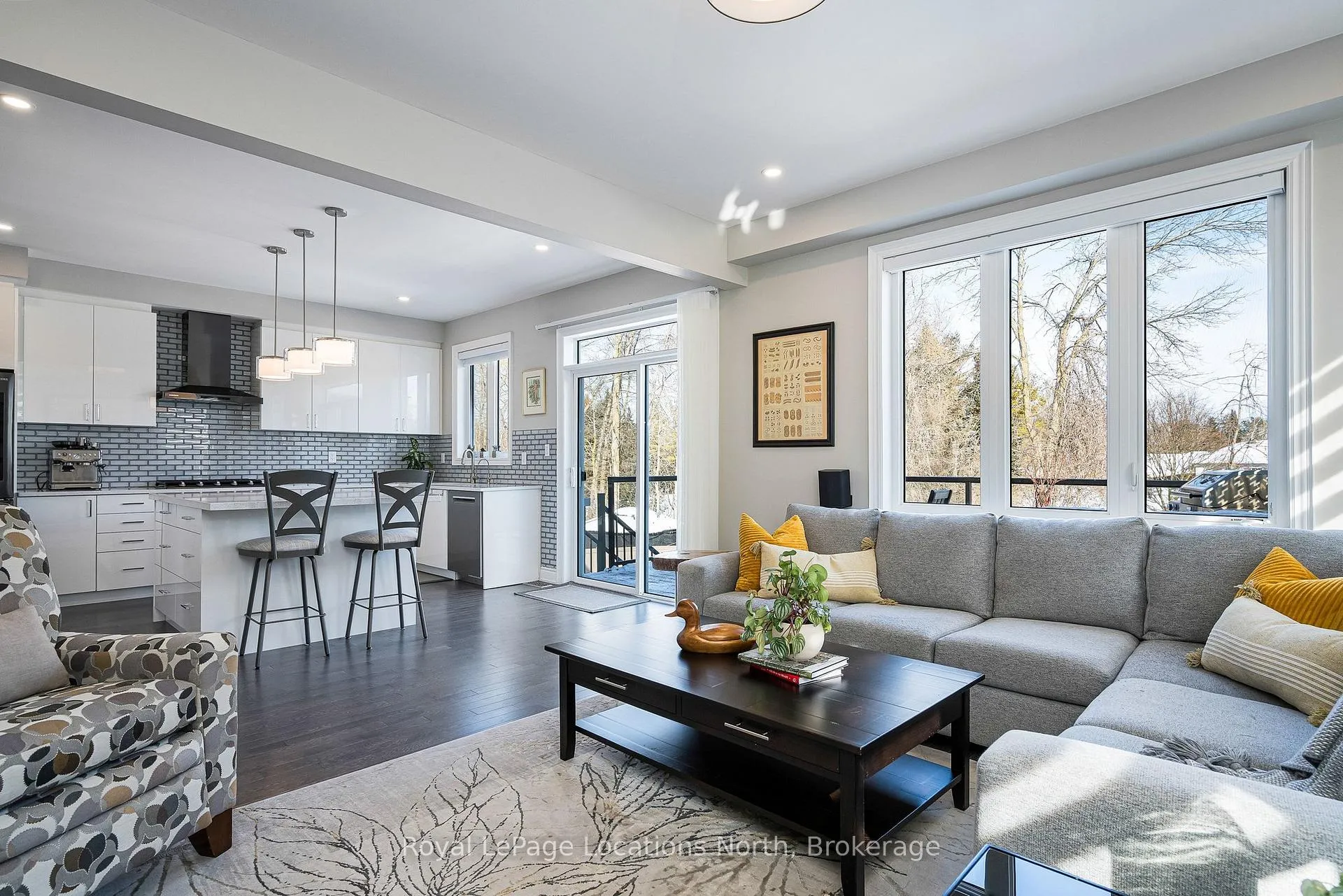 Photo 13 of 31 Emerald Street, Wasaga Beach — HOMEH