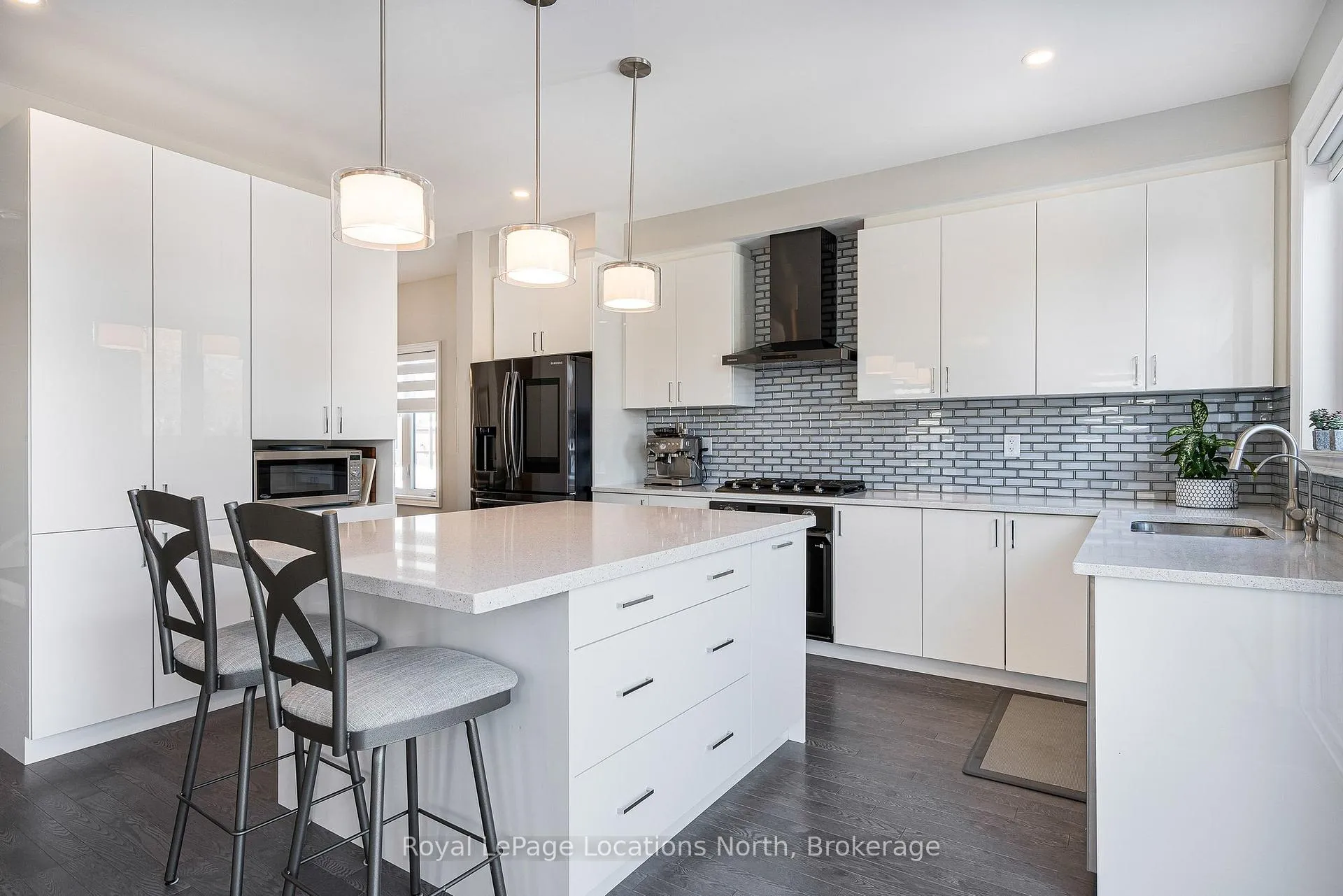 Photo 14 of 31 Emerald Street, Wasaga Beach — HOMEH