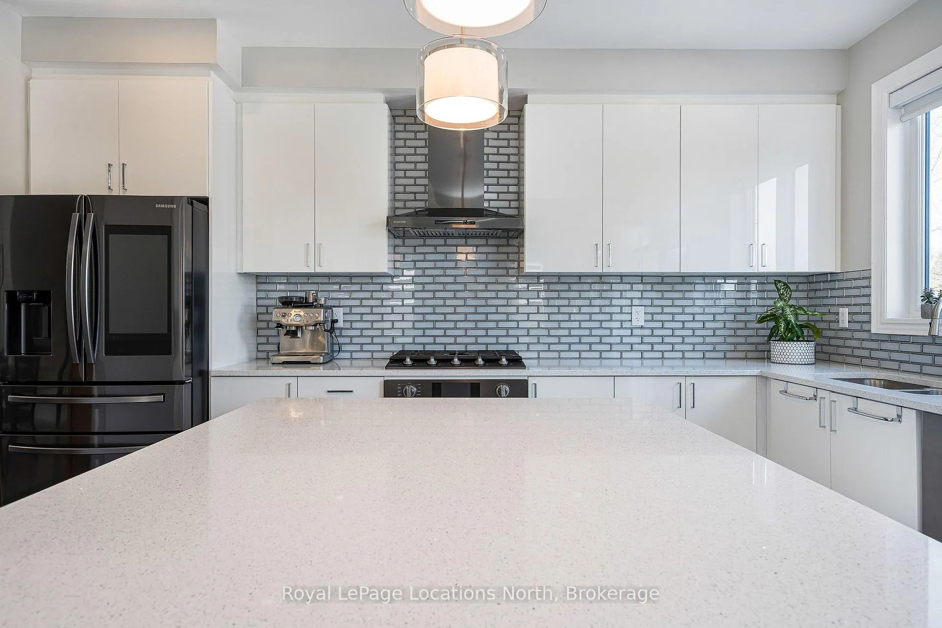 Photo 15 of 31 Emerald Street, Wasaga Beach — HOMEH