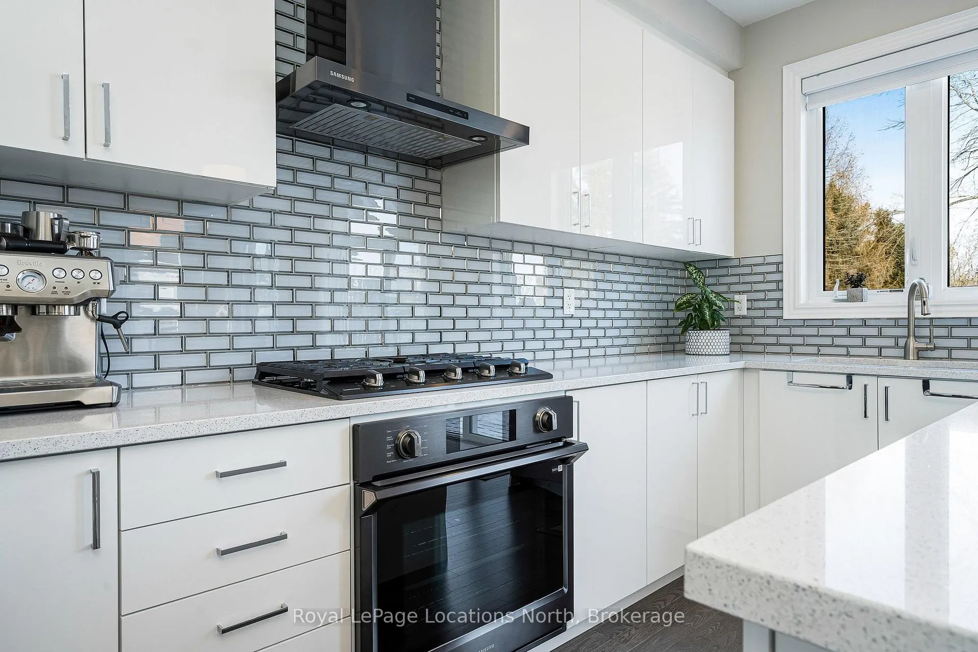 Photo 16 of 31 Emerald Street, Wasaga Beach — HOMEH
