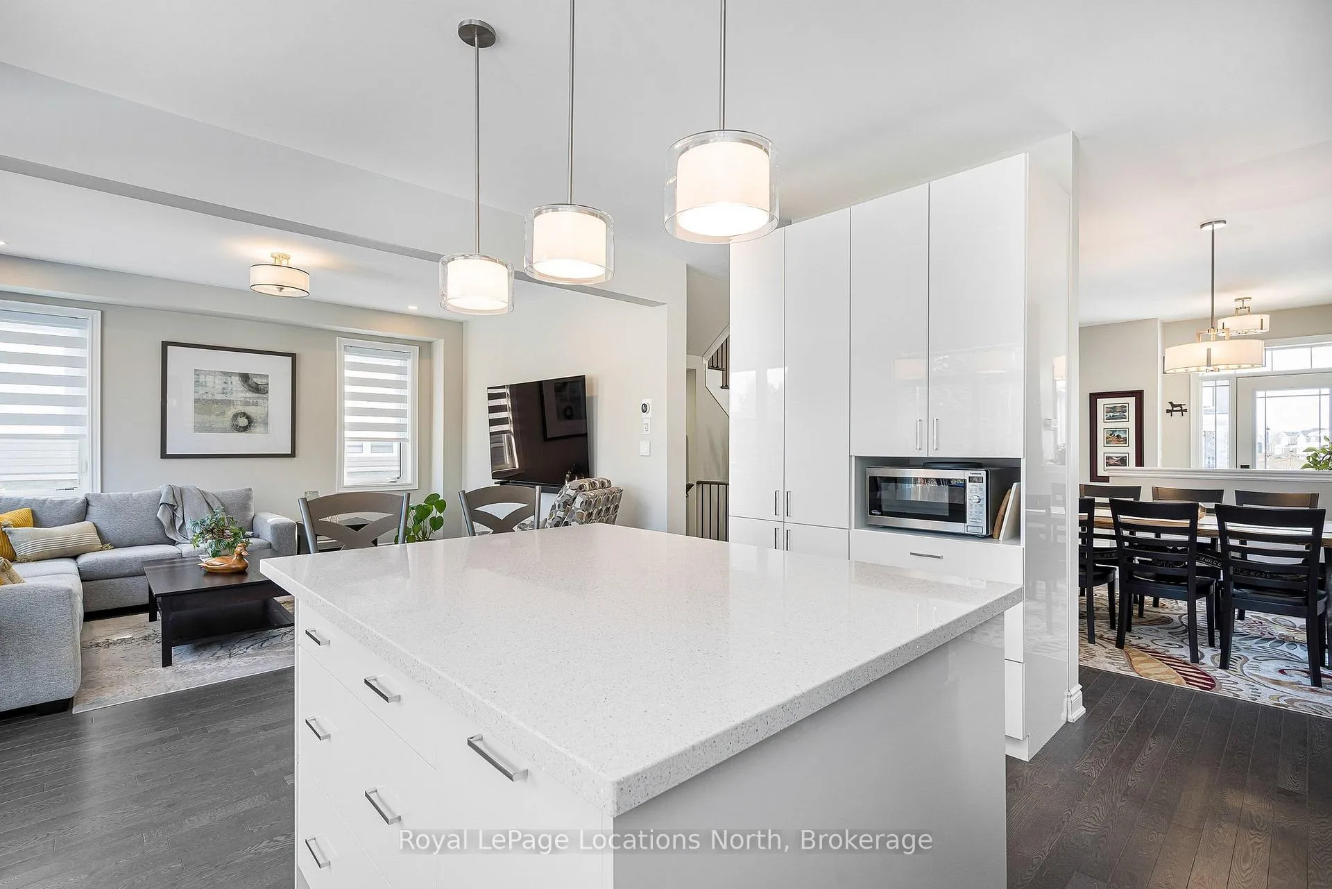 Photo 17 of 31 Emerald Street, Wasaga Beach — HOMEH