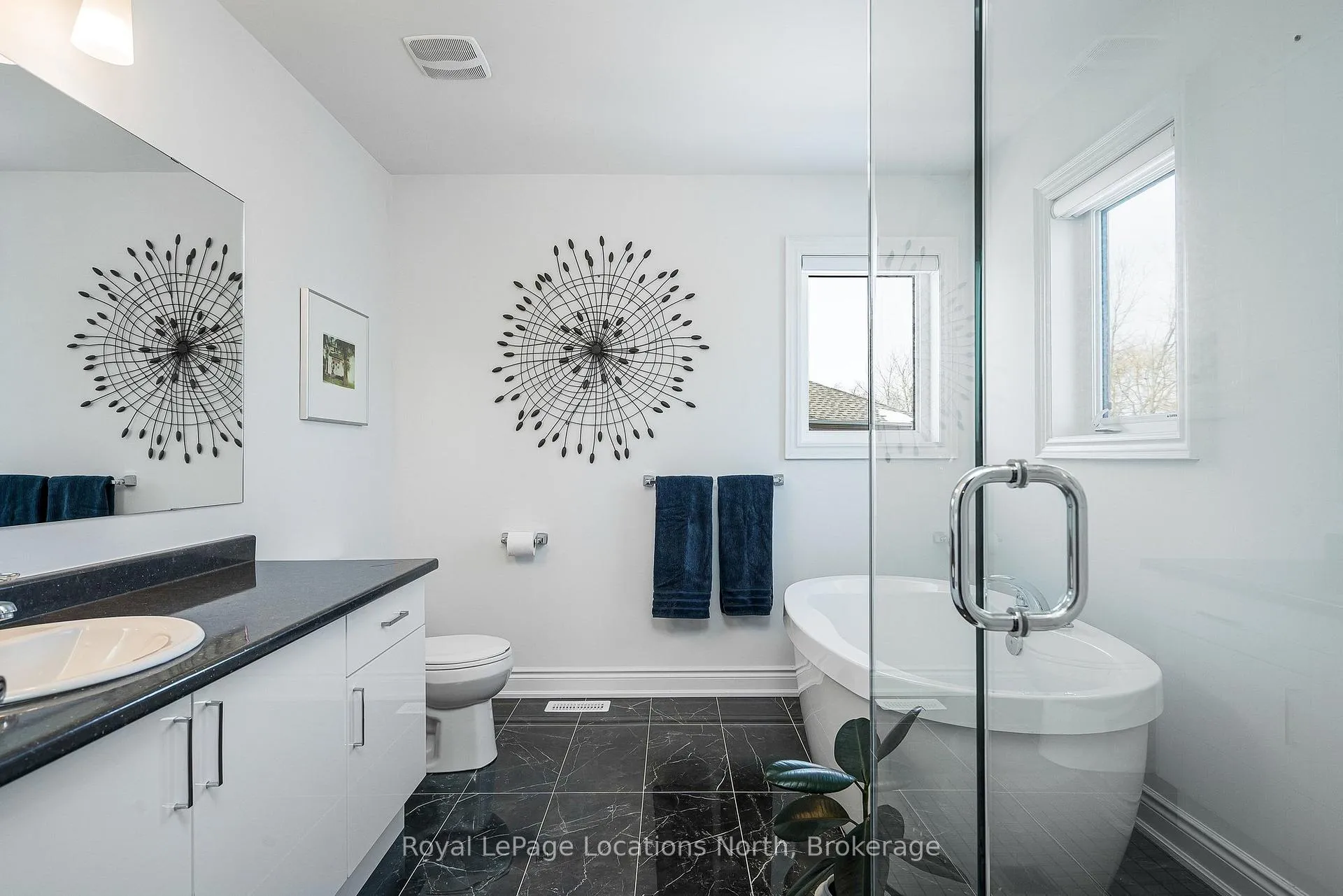 Photo 23 of 31 Emerald Street, Wasaga Beach — HOMEH
