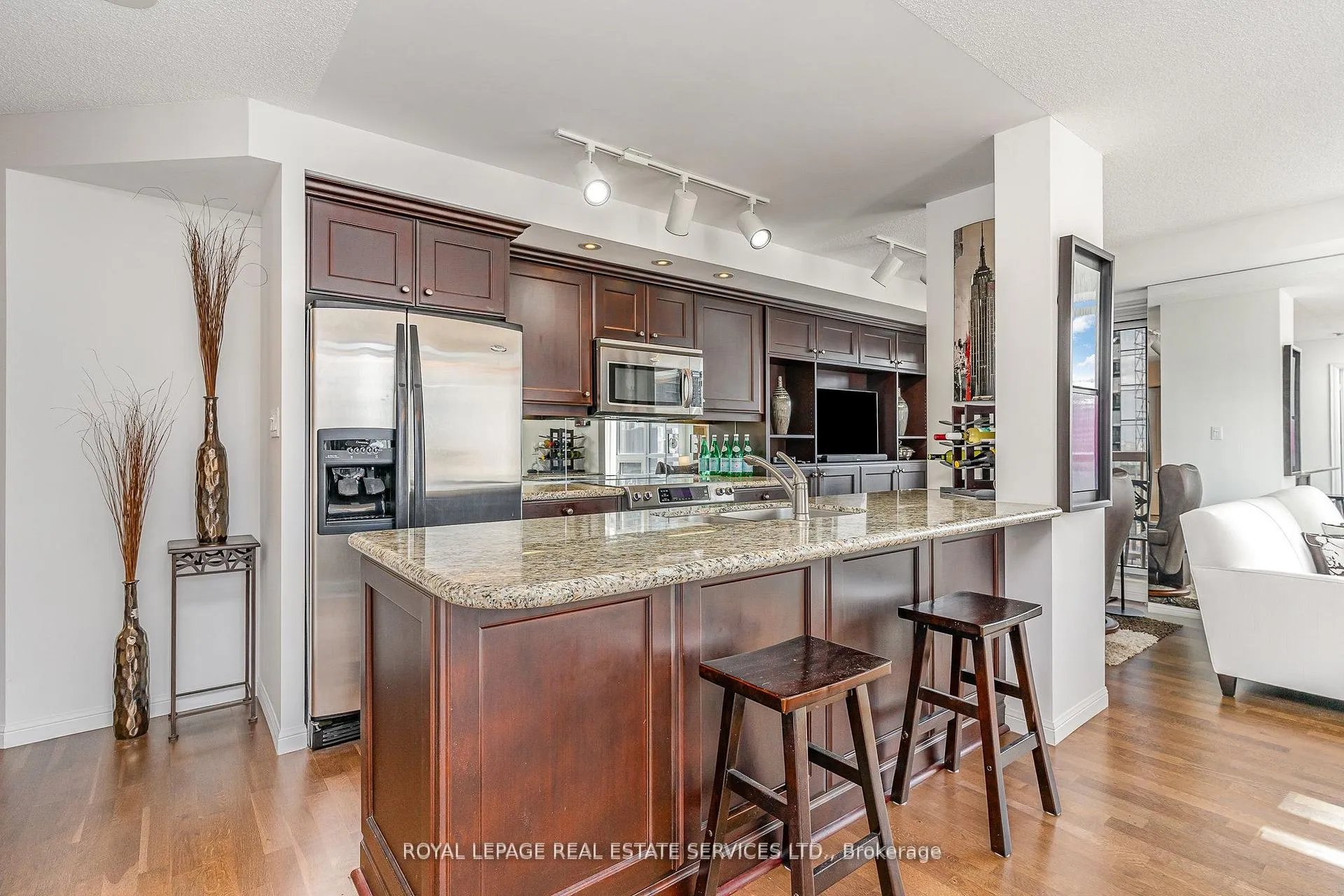Photo 6 of Unit 1203, 900 Mount Pleasant Road, Toronto, Mount Pleasant West — HOMEH