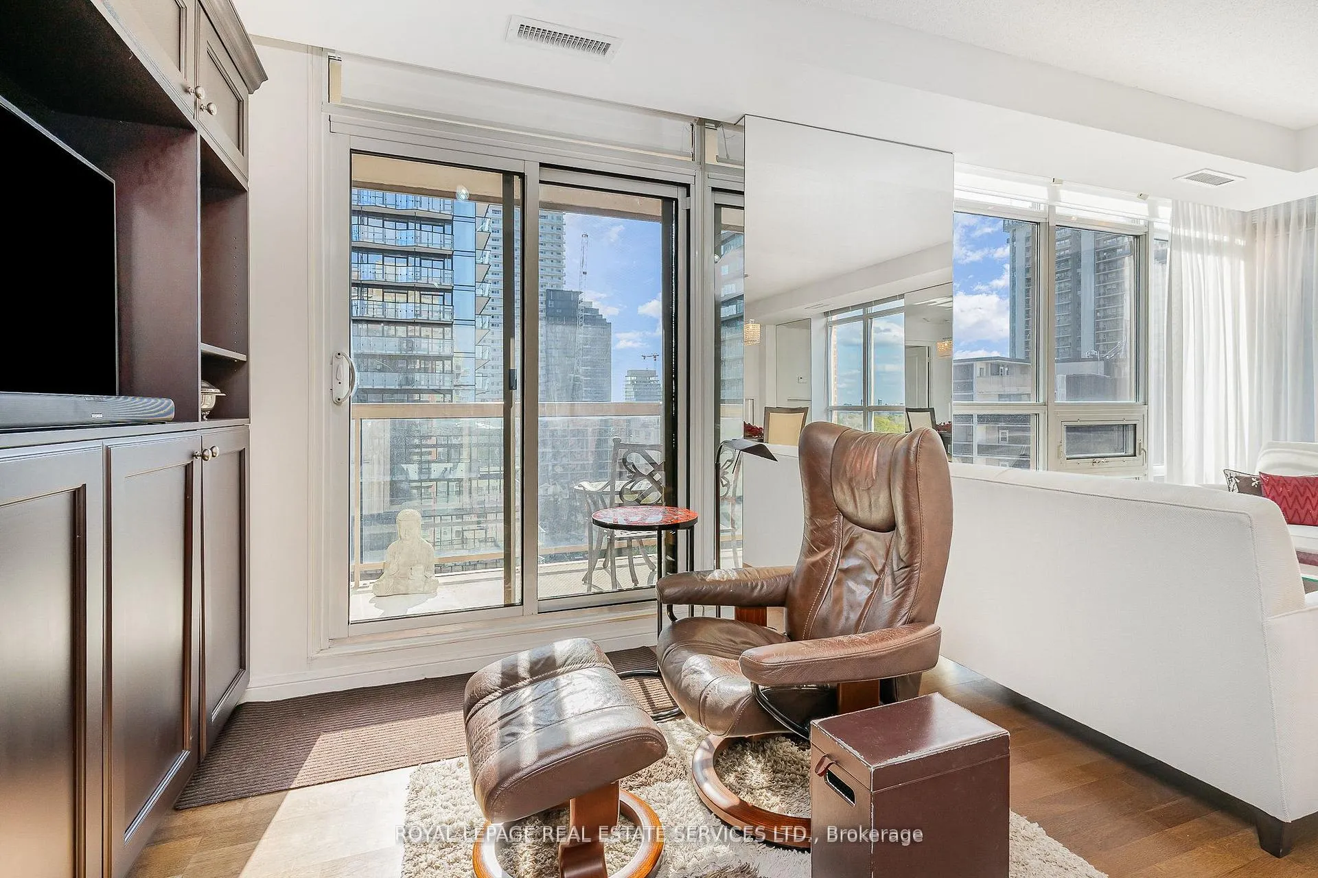 Photo 13 of Unit 1203, 900 Mount Pleasant Road, Toronto, Mount Pleasant West — HOMEH