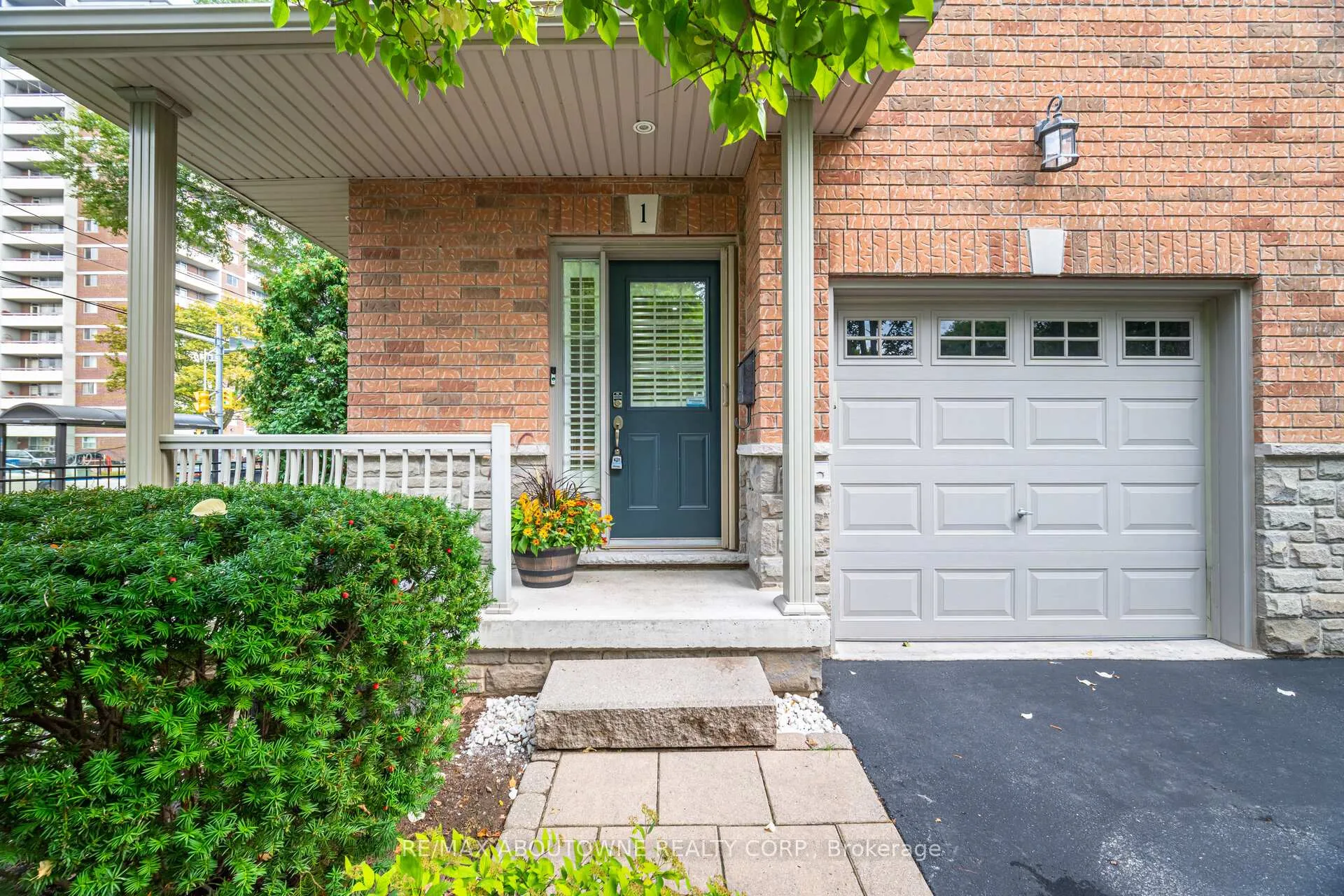 Photo 4 of Unit 1, 540 Guelph Line, Burlington, Brant — HOMEH