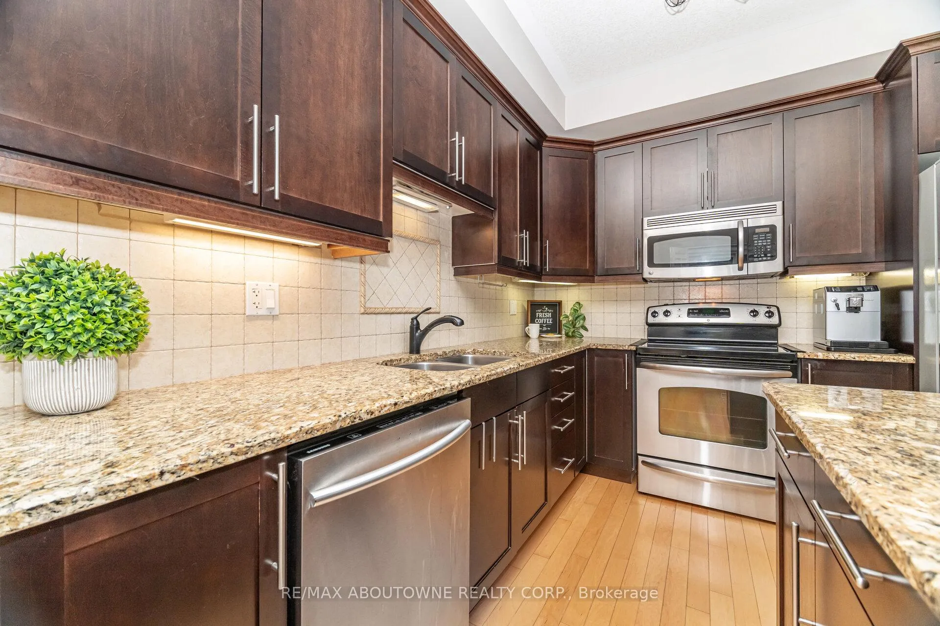 Photo 18 of Unit 1, 540 Guelph Line, Burlington, Brant — HOMEH
