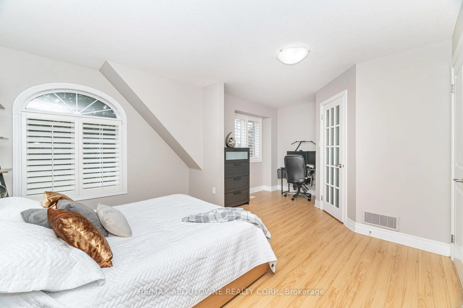 Photo 24 of Unit 1, 540 Guelph Line, Burlington, Brant — HOMEH