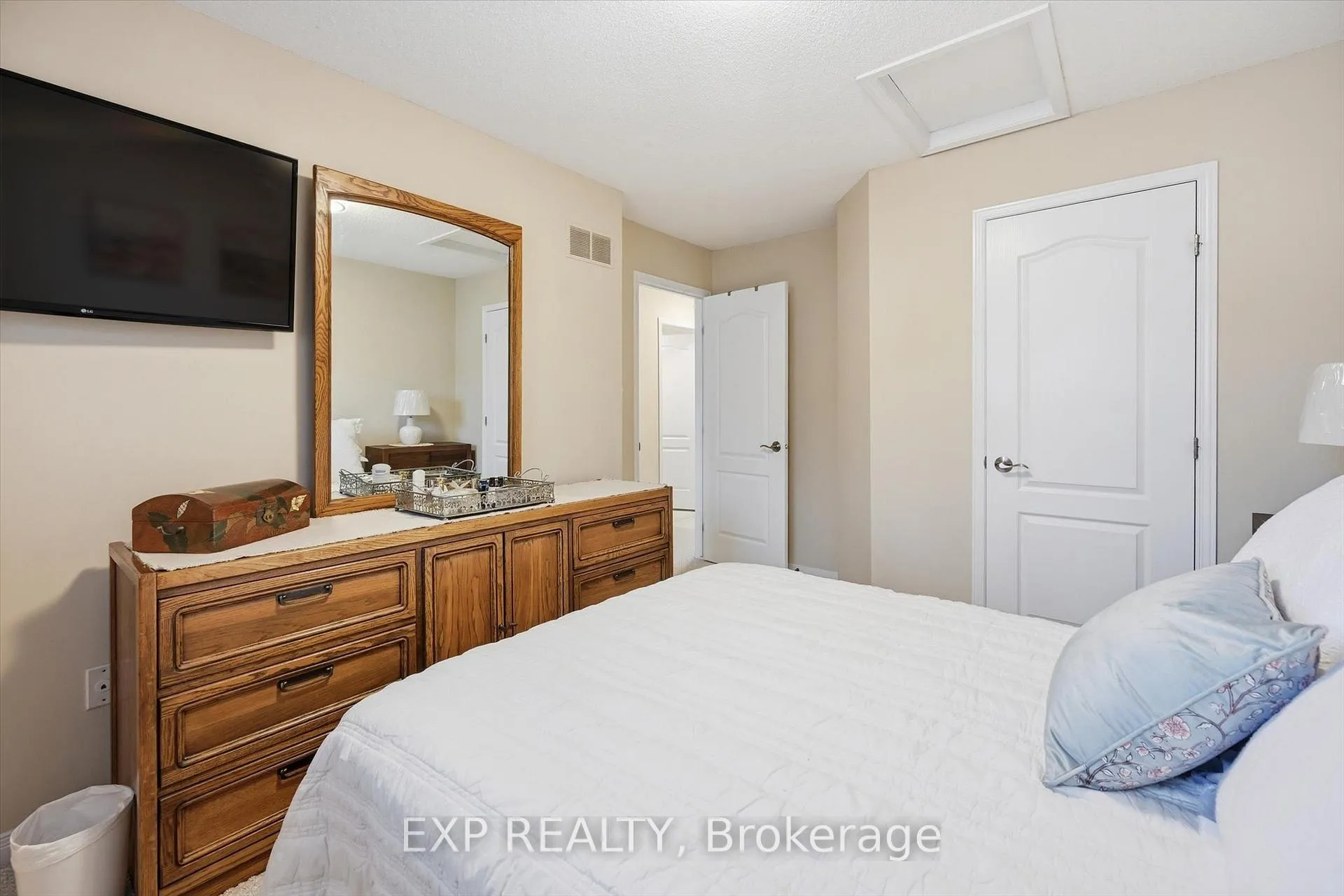 Photo 31 of Unit 22, 18 Cedar Street, Grimsby, Grimsby West — HOMEH