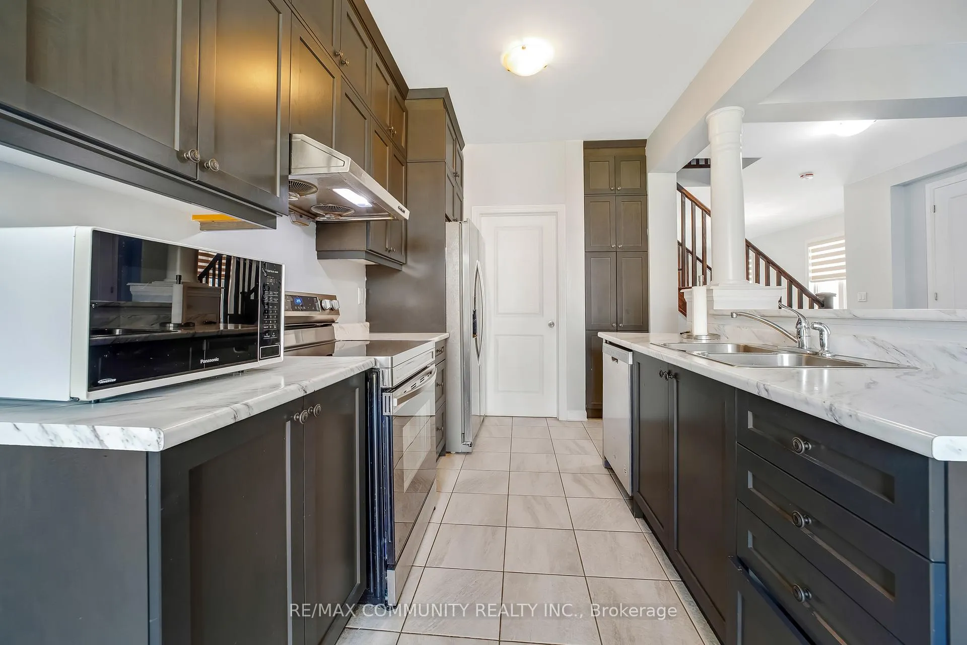 Photo 14 of 1064 Cameo Street, Pickering, Rural Pickering — HOMEH