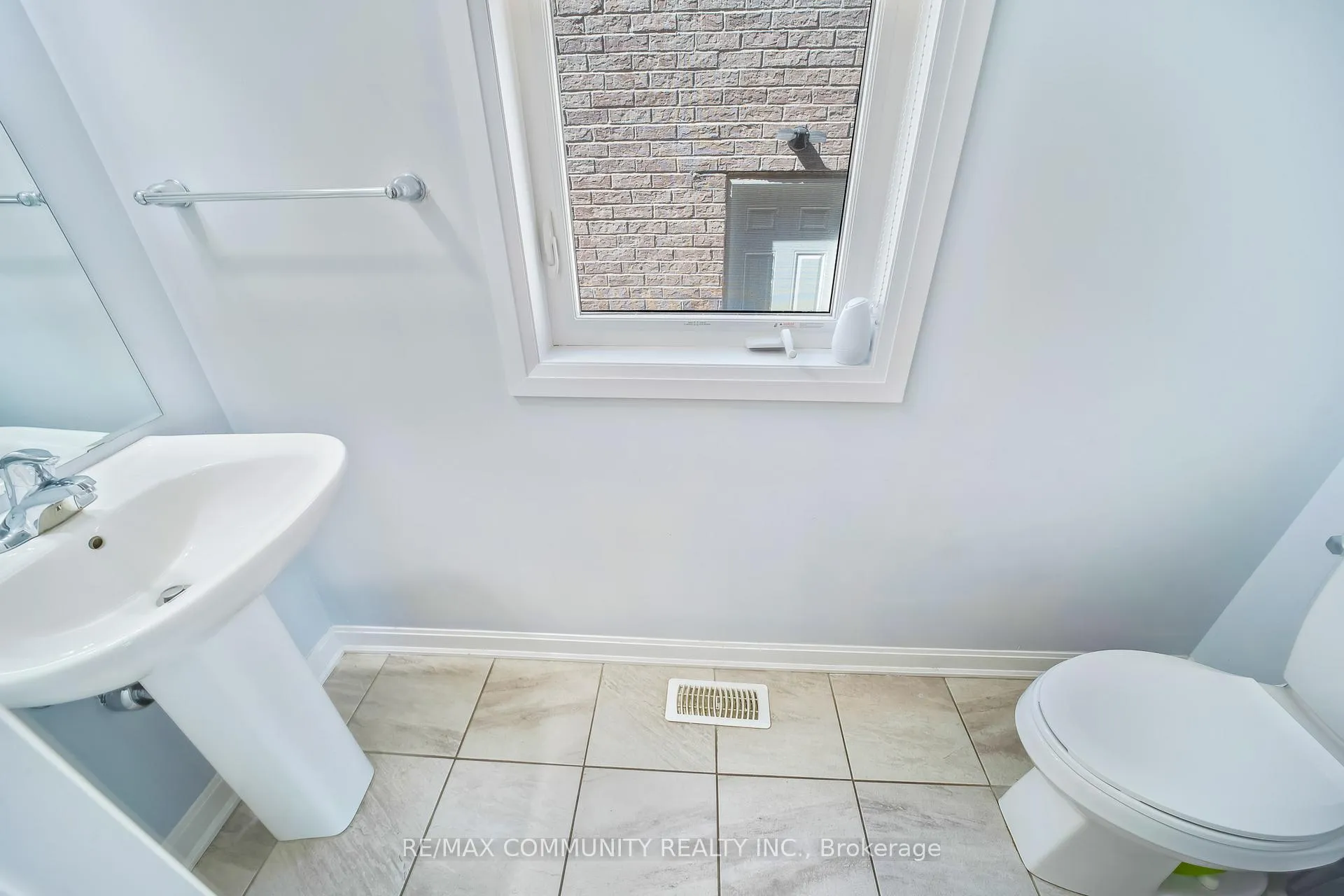 Photo 17 of 1064 Cameo Street, Pickering, Rural Pickering — HOMEH
