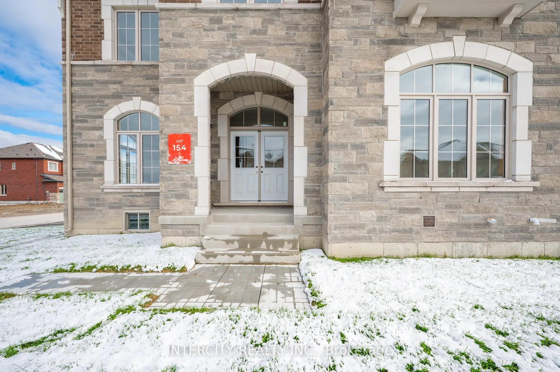 Photo 4 of 71 Lorrain Hand Avenue, Georgina, Keswick South — HOMEH