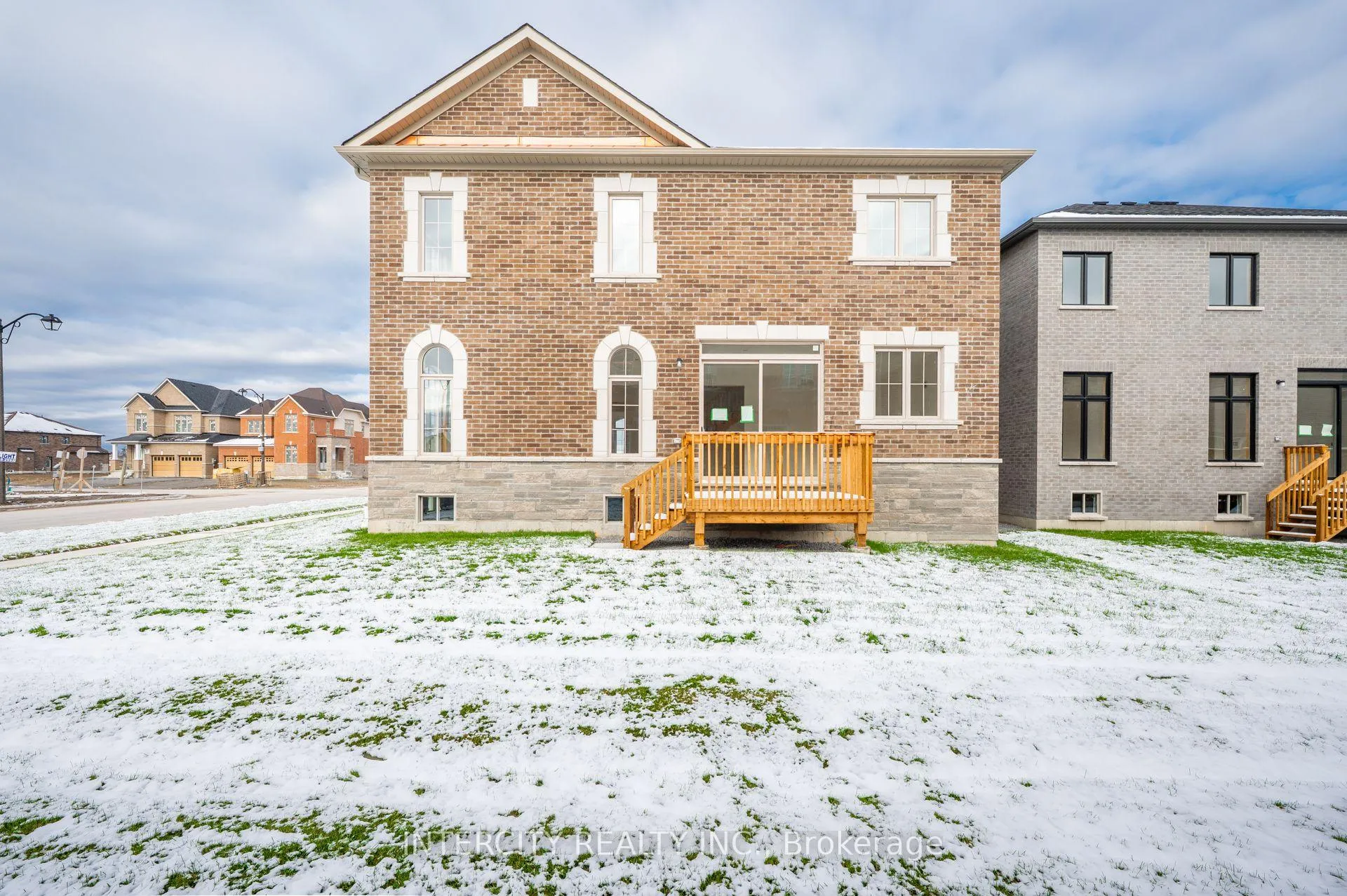 Photo 5 of 71 Lorrain Hand Avenue, Georgina, Keswick South — HOMEH