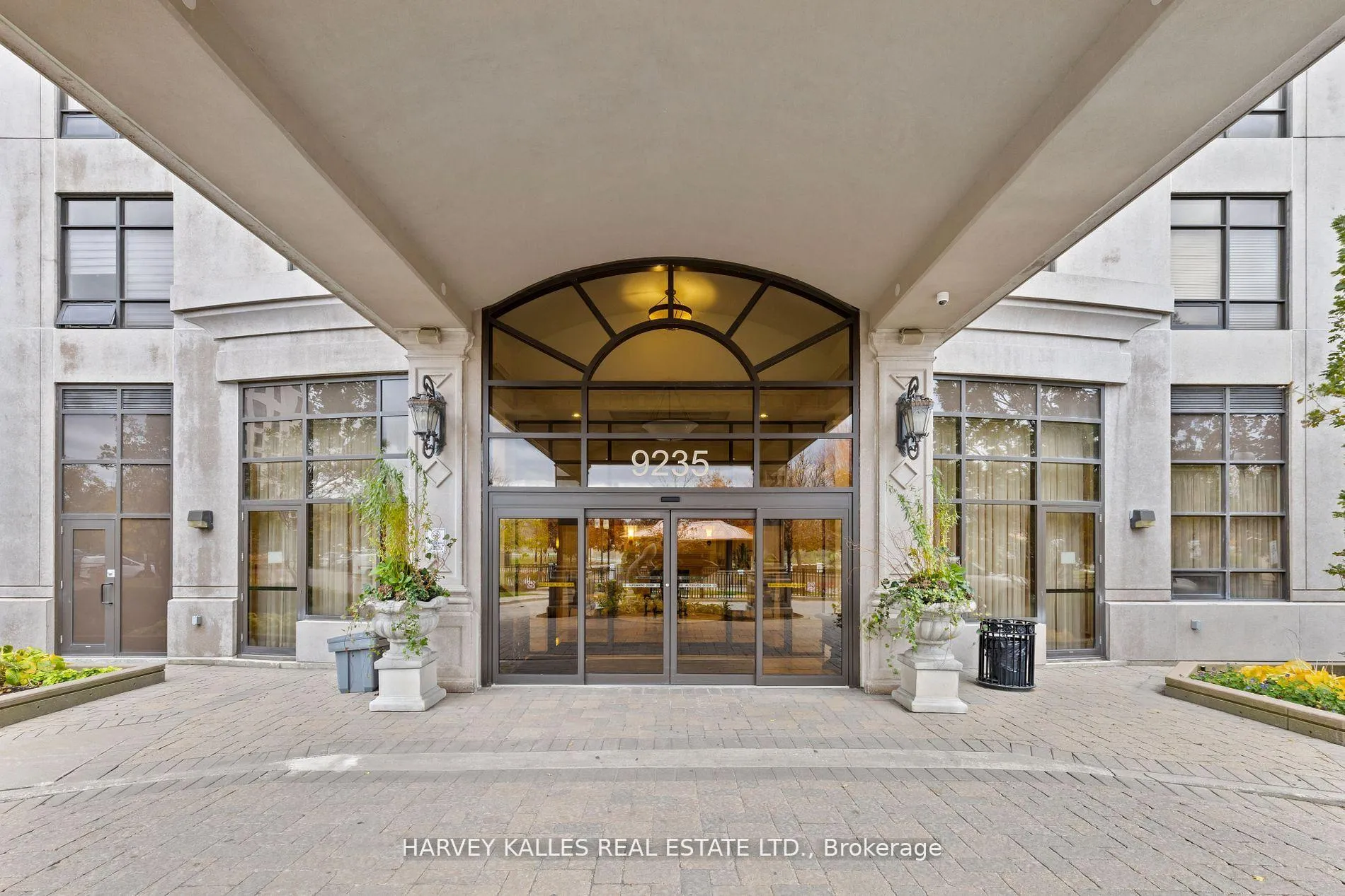 Photo 3 of Unit 1206, 9235 Jane Street, Vaughan, Maple — HOMEH