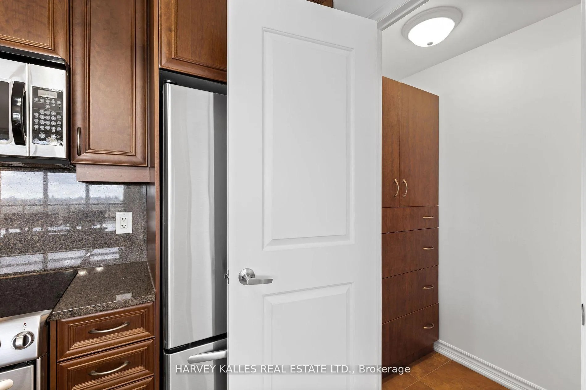 Photo 6 of Unit 1206, 9235 Jane Street, Vaughan, Maple — HOMEH