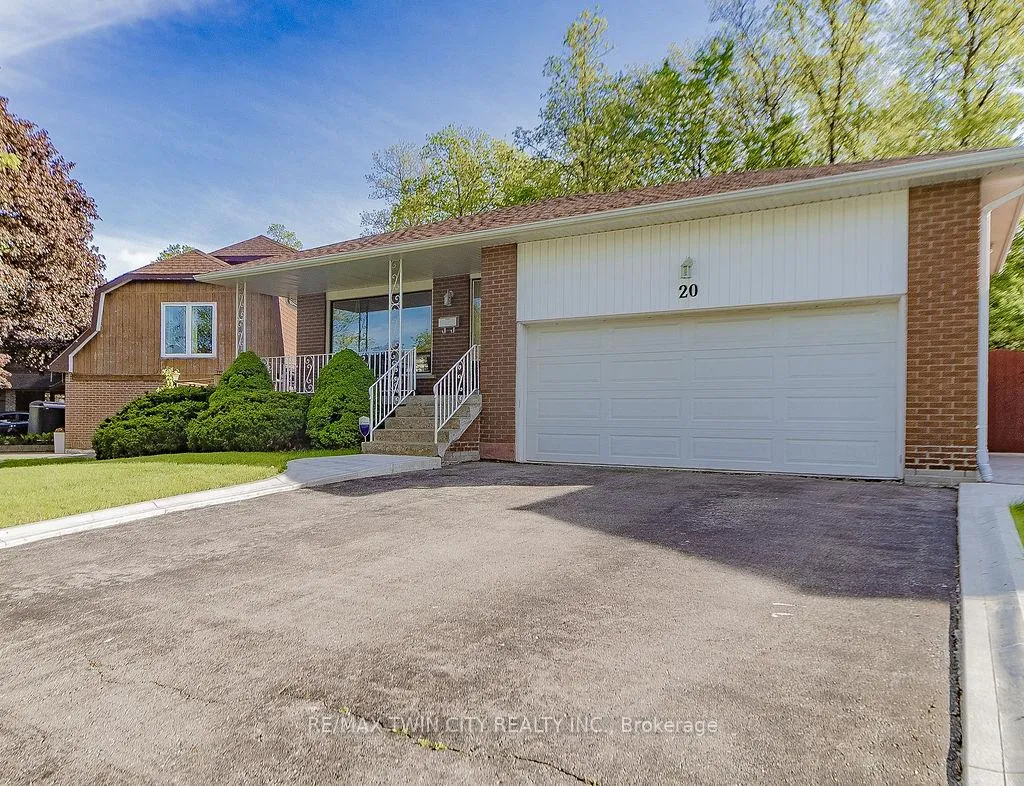 Photo 2 of 20 Manorcrest Street, Brampton, Central Park — HOMEH