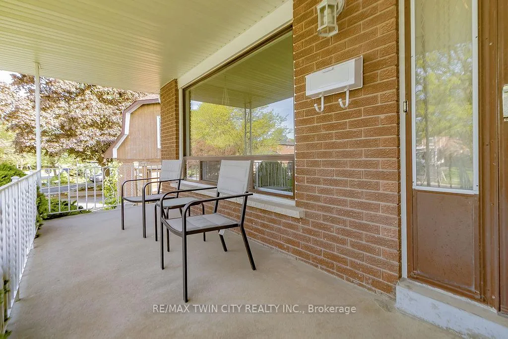 Photo 4 of 20 Manorcrest Street, Brampton, Central Park — HOMEH