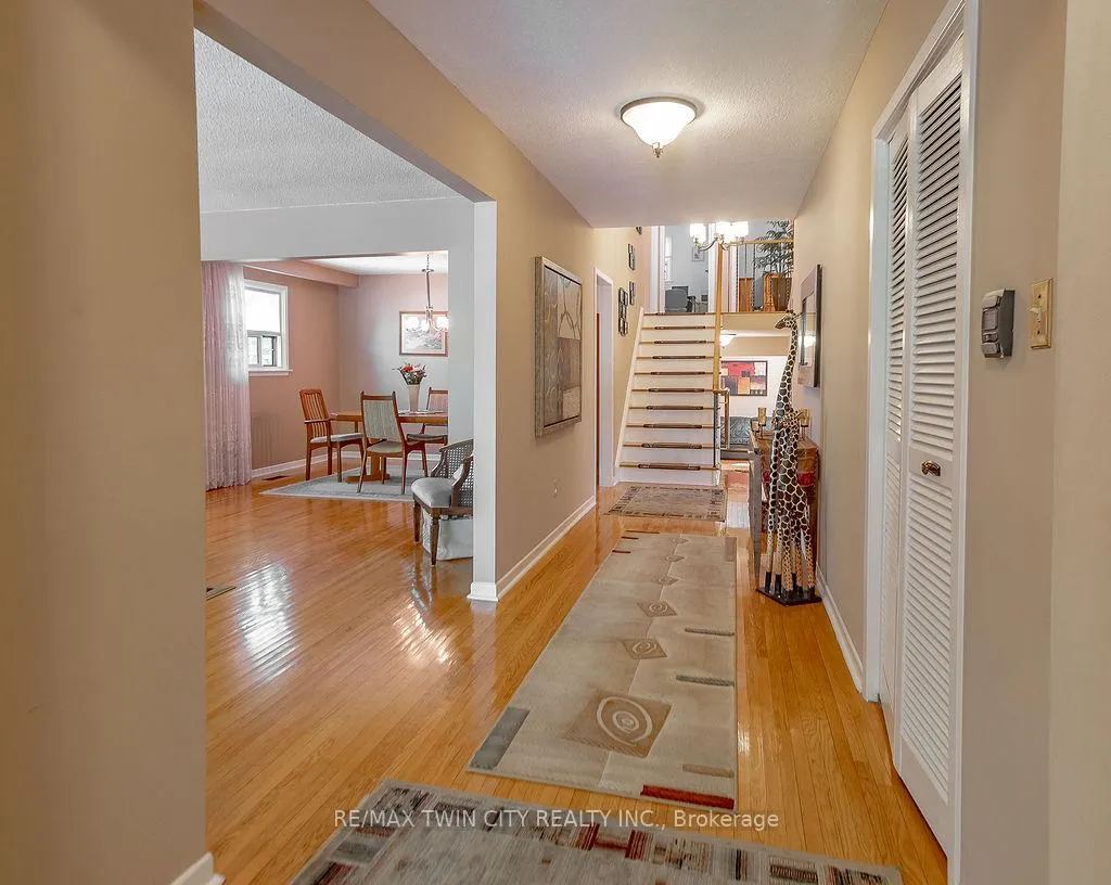 Photo 9 of 20 Manorcrest Street, Brampton, Central Park — HOMEH