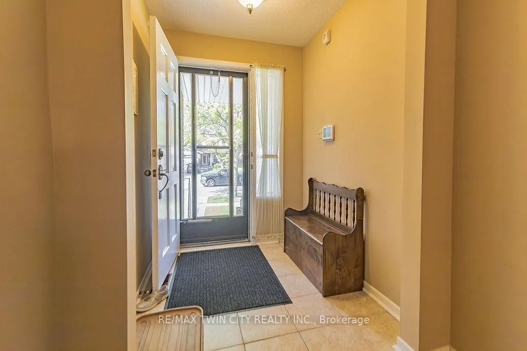Photo 10 of 20 Manorcrest Street, Brampton, Central Park — HOMEH