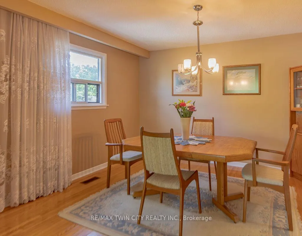 Photo 15 of 20 Manorcrest Street, Brampton, Central Park — HOMEH