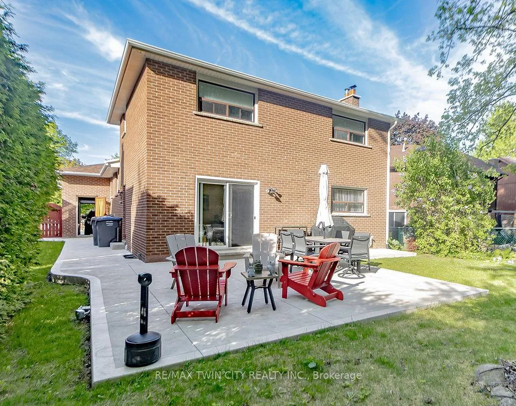 Photo 16 of 20 Manorcrest Street, Brampton, Central Park — HOMEH