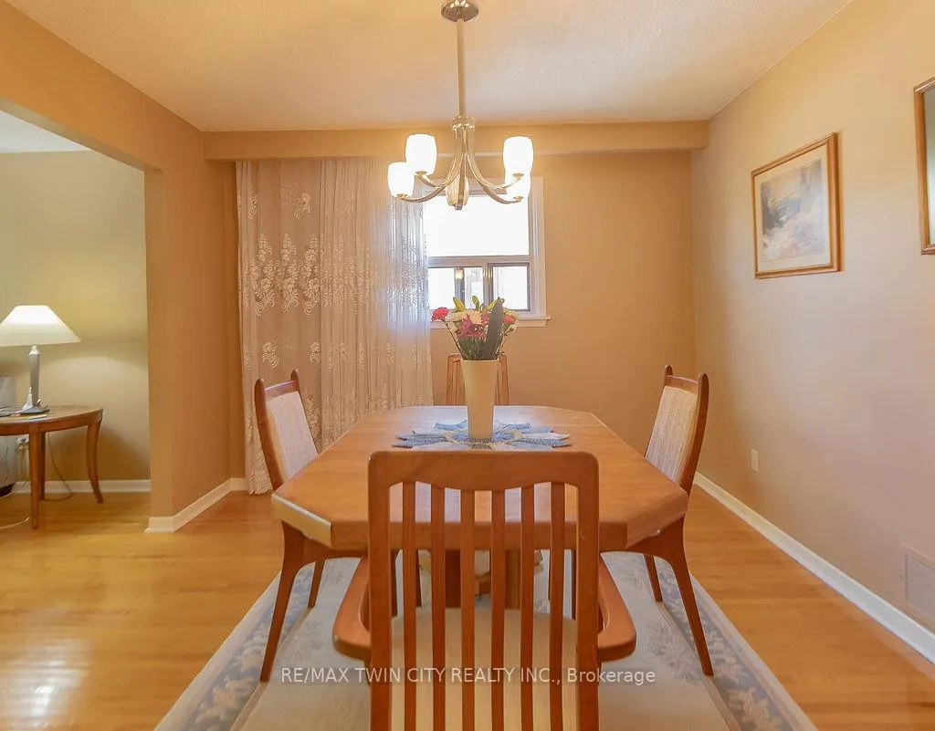 Photo 17 of 20 Manorcrest Street, Brampton, Central Park — HOMEH