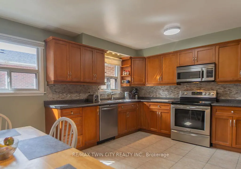 Photo 18 of 20 Manorcrest Street, Brampton, Central Park — HOMEH