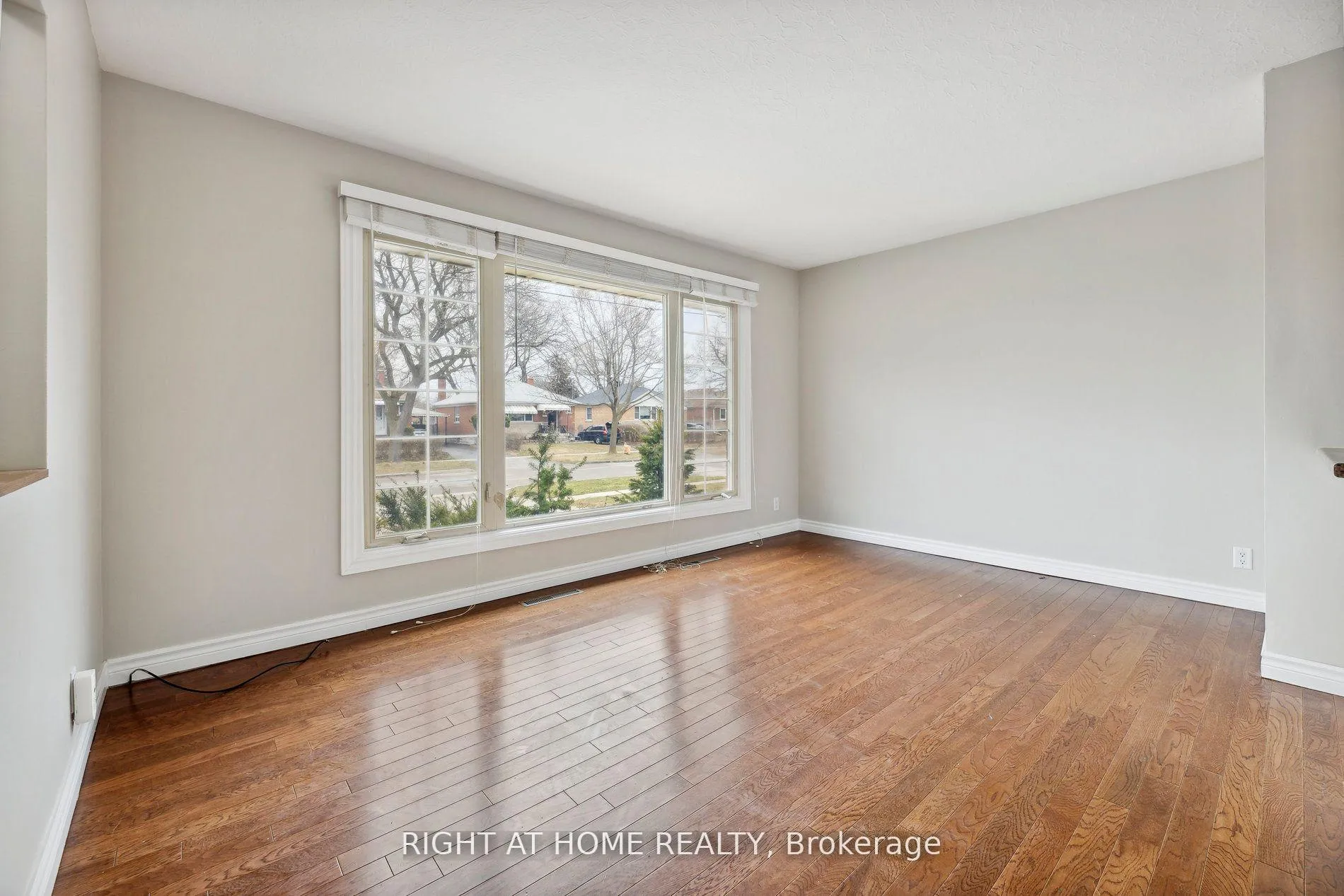 Photo 2 of 288 Baldwin Street, Oshawa, Donevan — HOMEH