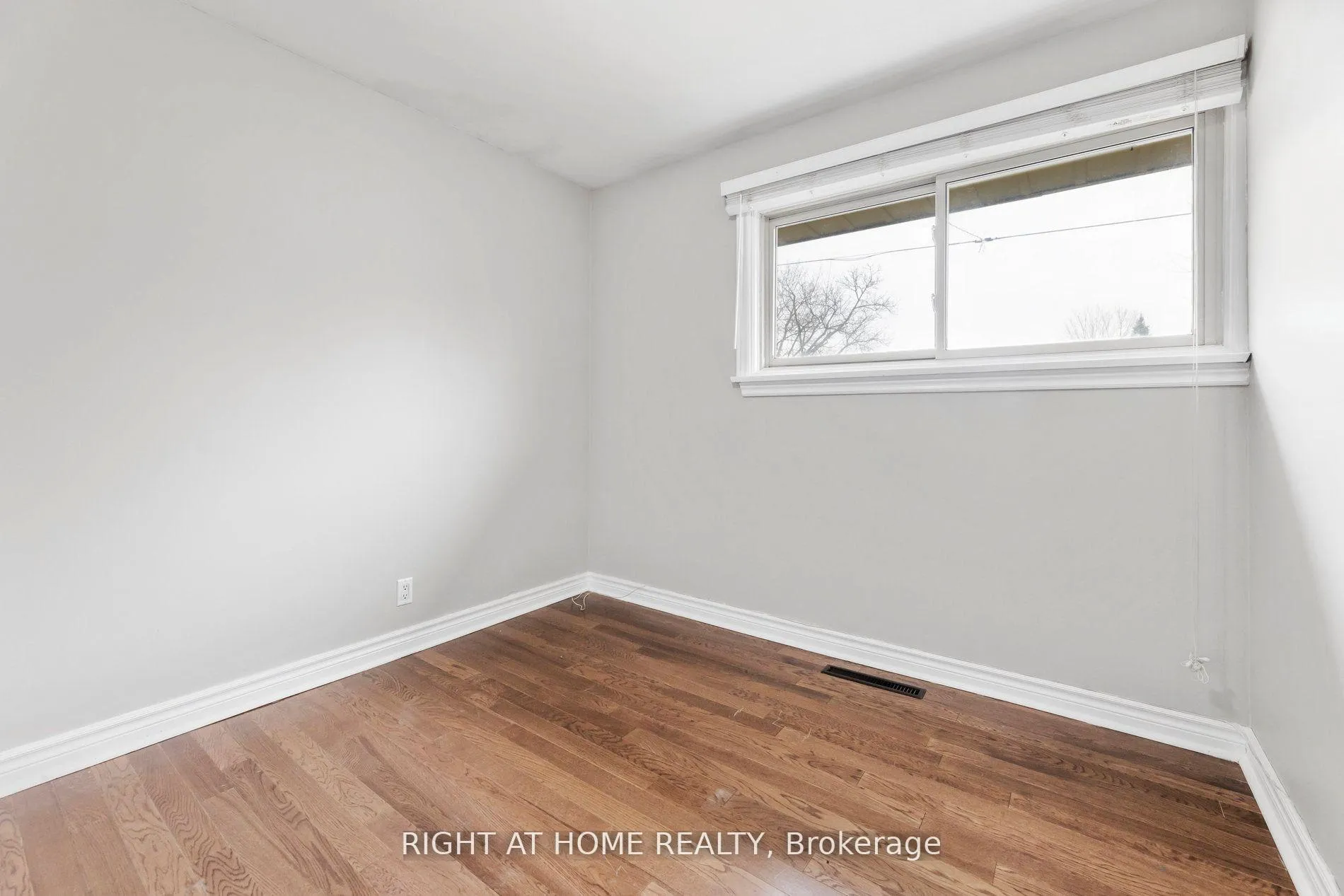 Photo 5 of 288 Baldwin Street, Oshawa, Donevan — HOMEH