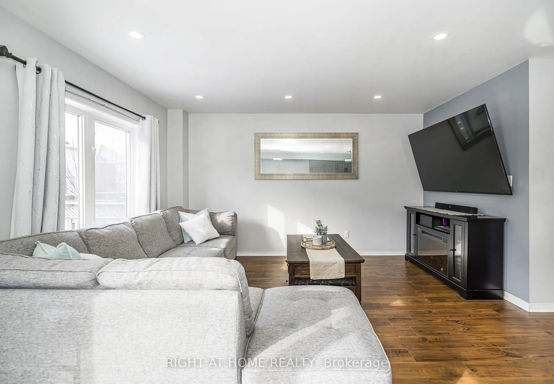 Photo 7 of 31 Tansley Crescent, Ajax, Northeast Ajax — HOMEH