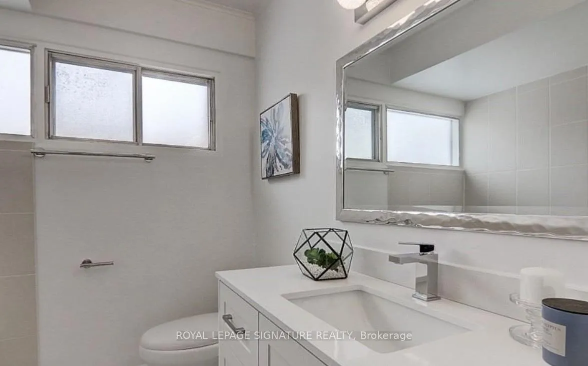 Photo 5 of Unit 2, 76 Castlebury Crescent, North York, Bayview Woods-Steeles — HOMEH