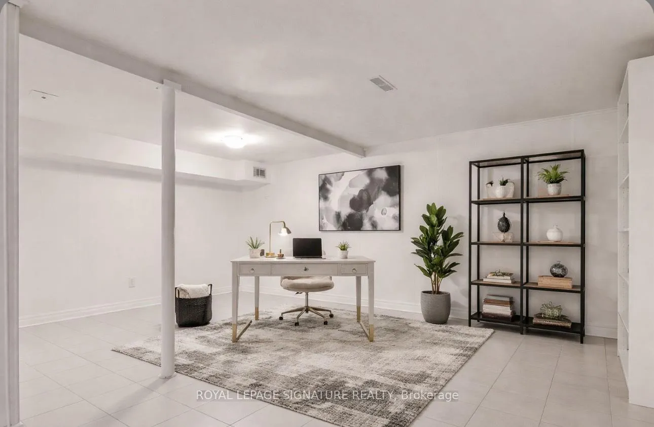 Photo 10 of Unit 2, 76 Castlebury Crescent, North York, Bayview Woods-Steeles — HOMEH