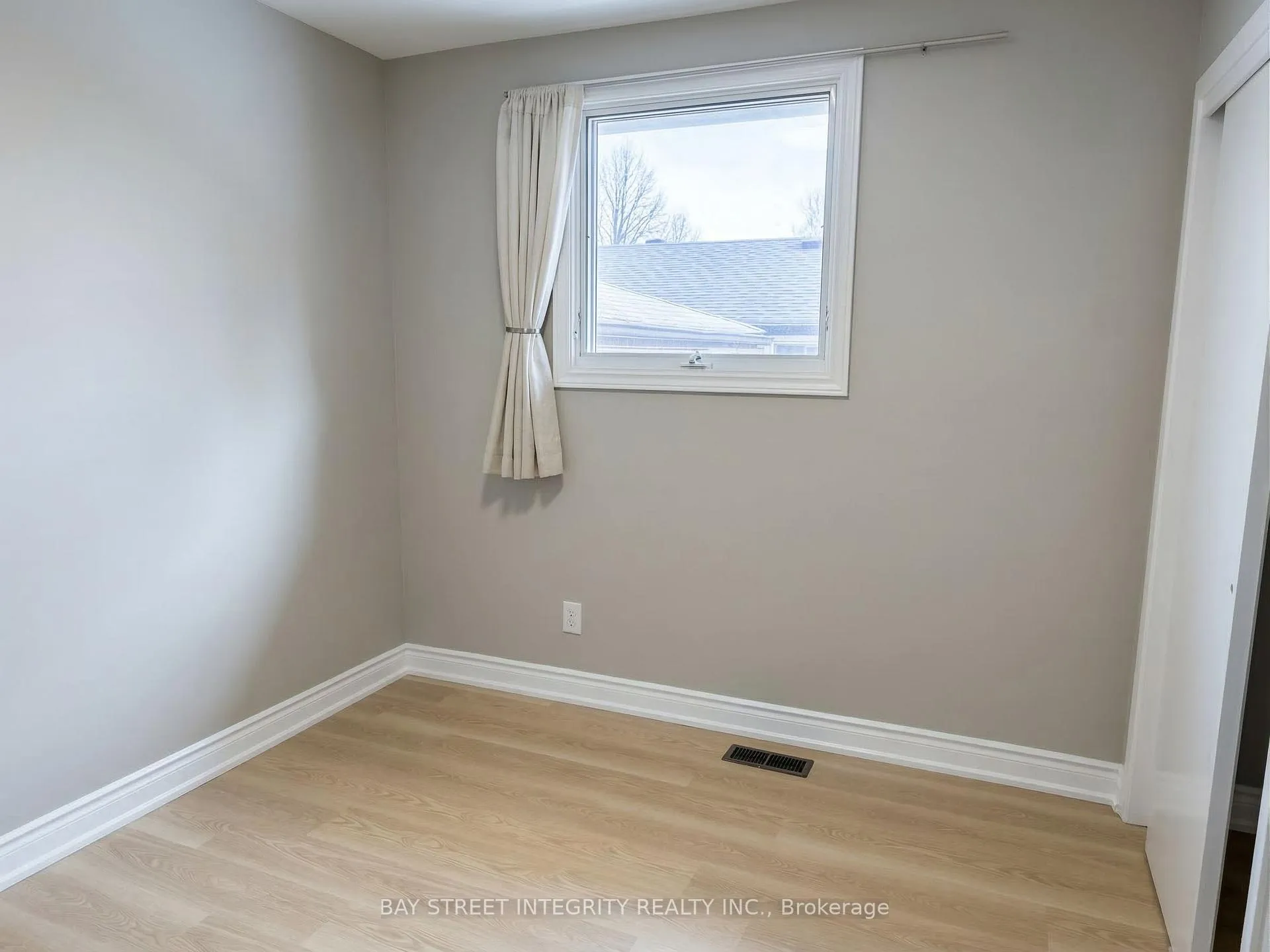 Photo 5 of 115 Clements Road E, Ajax, South East — HOMEH