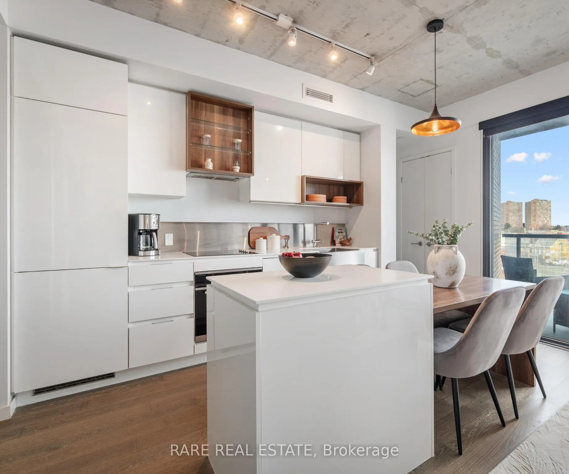 Photo 4 of Unit 608, 383 Sorauren Avenue, Toronto, Roncesvalles — HOMEH