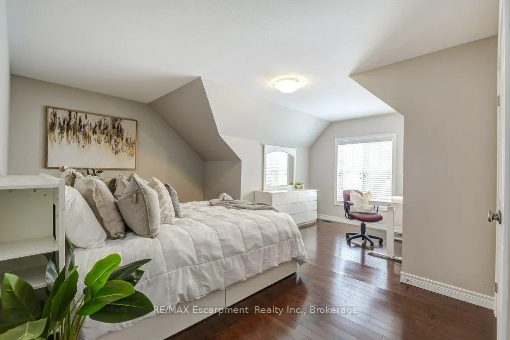 Photo 21 of 35 Butternut Grove Lane, Hamilton, Meadowlands — HOMEH