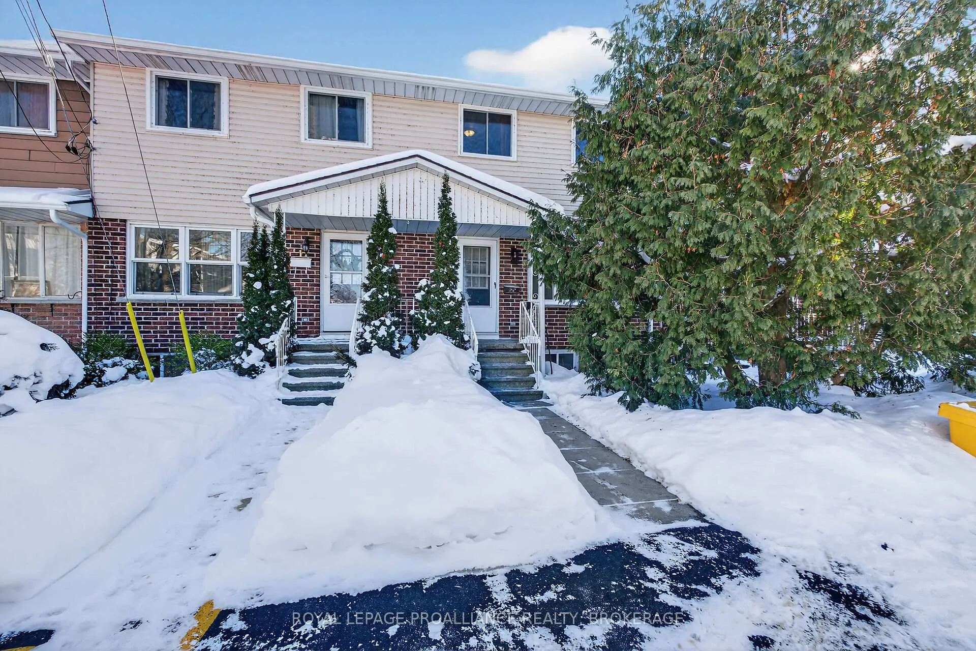 Photo 2 of Unit 12, 23 Addington Street, Loyalist, Amherstview — HOMEH
