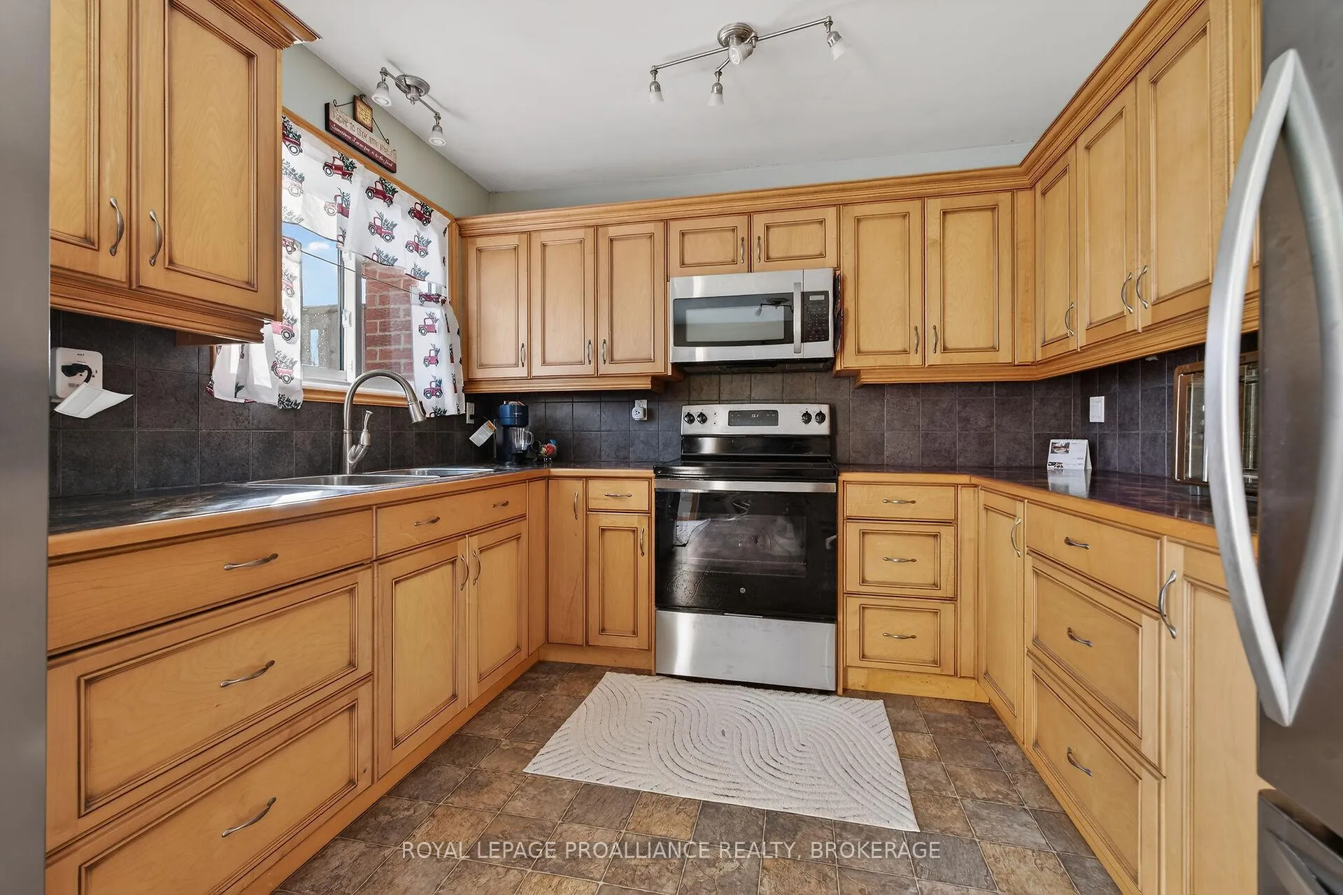 Photo 10 of Unit 12, 23 Addington Street, Loyalist, Amherstview — HOMEH