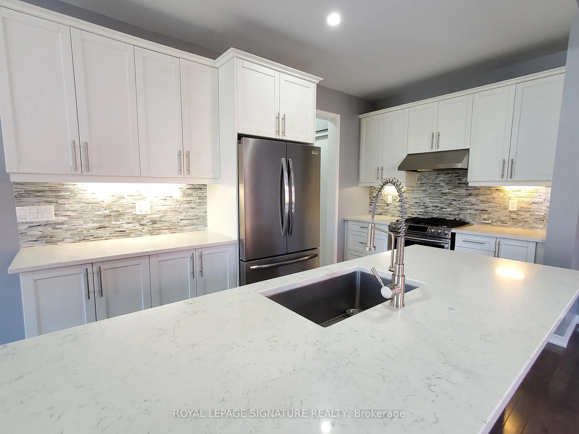 Photo 4 of 373 Falling Green Crescent, Kitchener — HOMEH