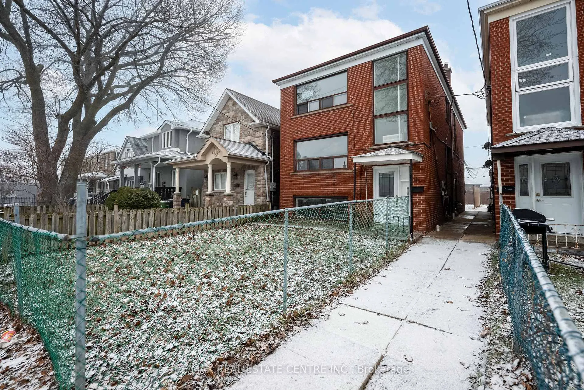 Photo 2 of 10 Lapp Street, Toronto, Rockcliffe-Smythe — HOMEH