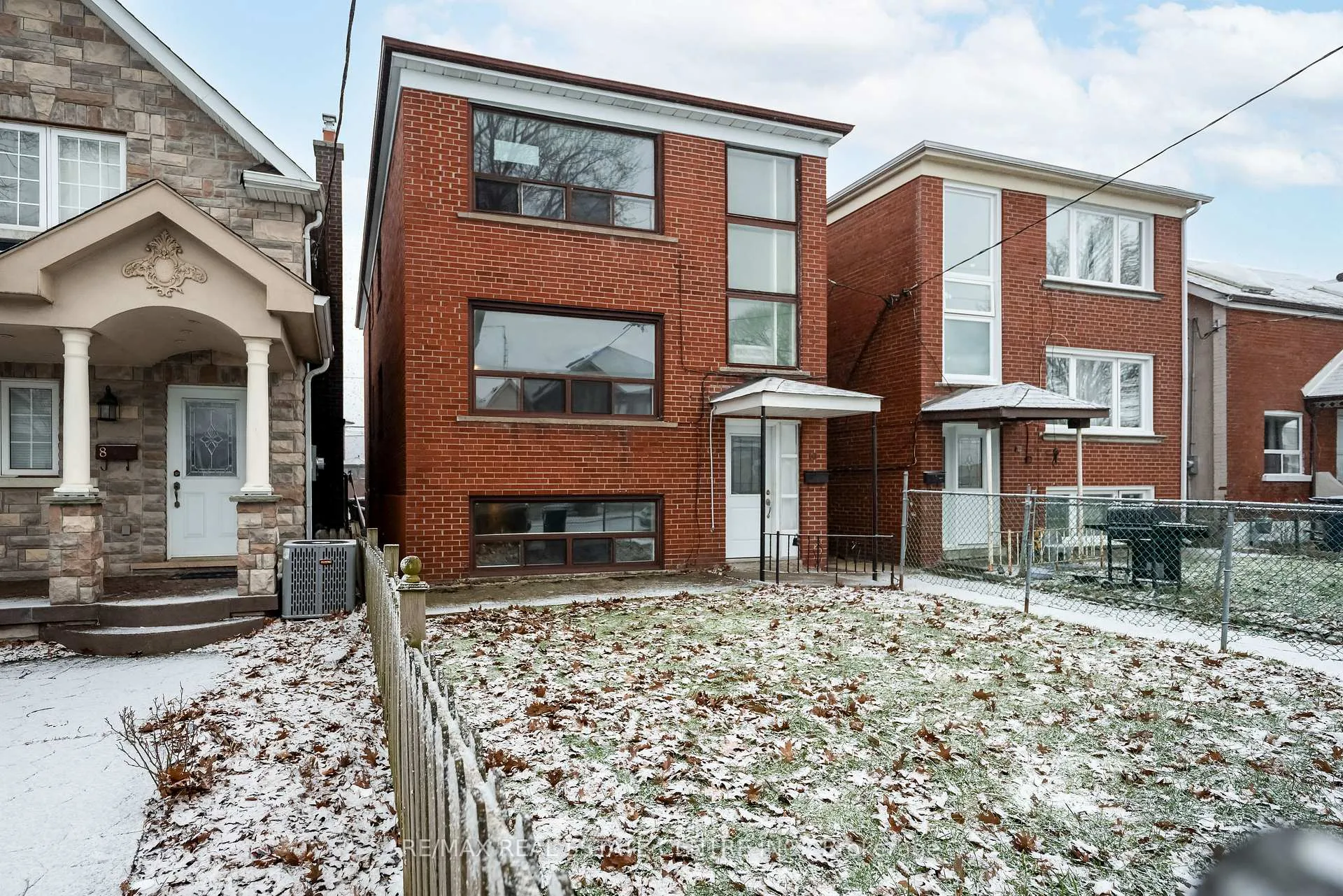 Photo 3 of 10 Lapp Street, Toronto, Rockcliffe-Smythe — HOMEH