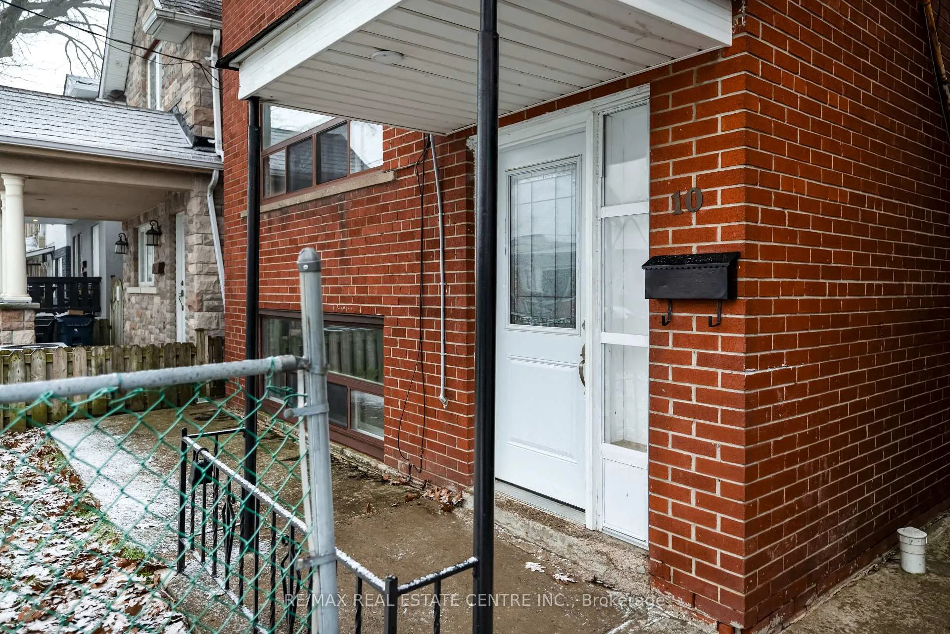 Photo 4 of 10 Lapp Street, Toronto, Rockcliffe-Smythe — HOMEH