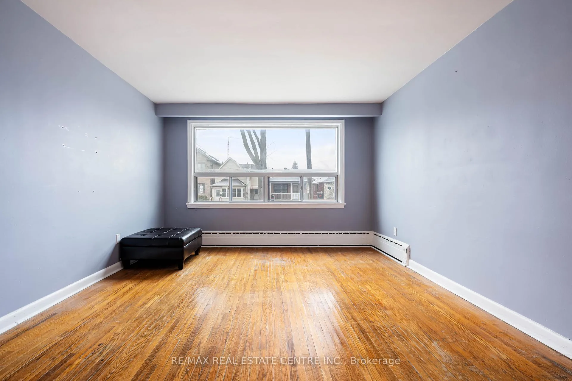 Photo 6 of 10 Lapp Street, Toronto, Rockcliffe-Smythe — HOMEH