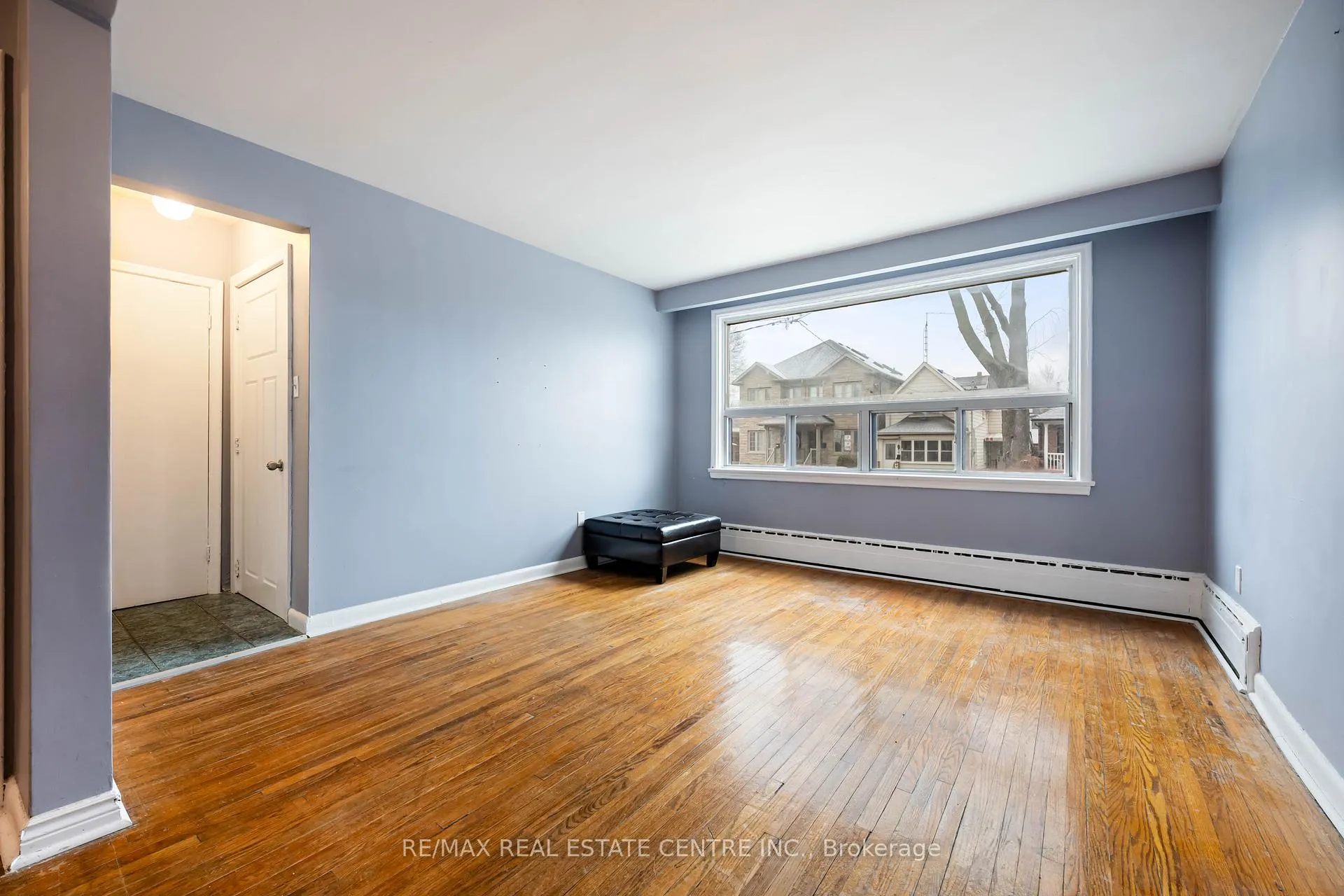 Photo 7 of 10 Lapp Street, Toronto, Rockcliffe-Smythe — HOMEH