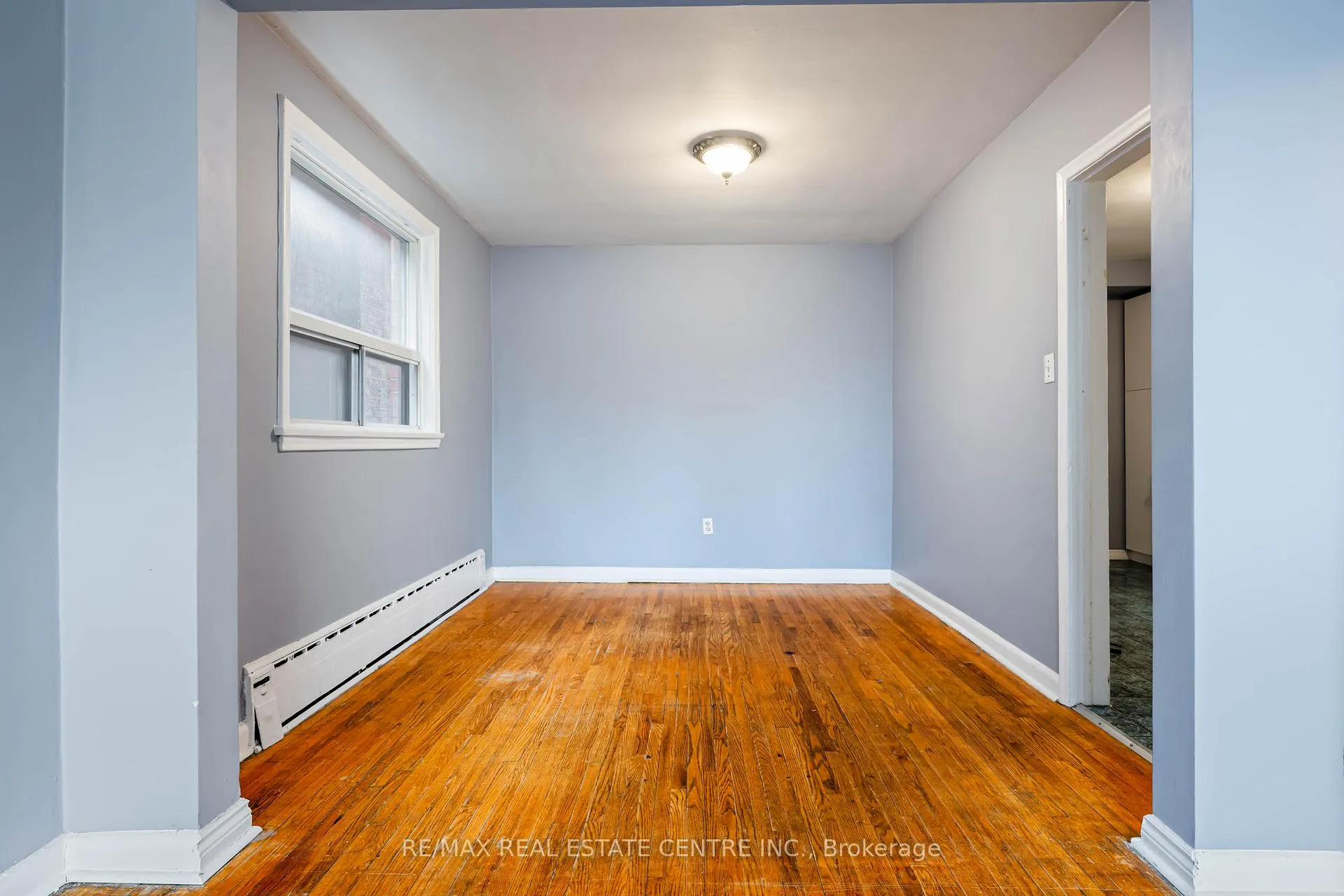 Photo 8 of 10 Lapp Street, Toronto, Rockcliffe-Smythe — HOMEH