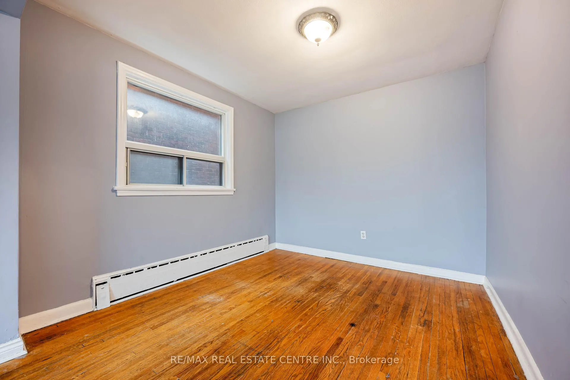 Photo 9 of 10 Lapp Street, Toronto, Rockcliffe-Smythe — HOMEH